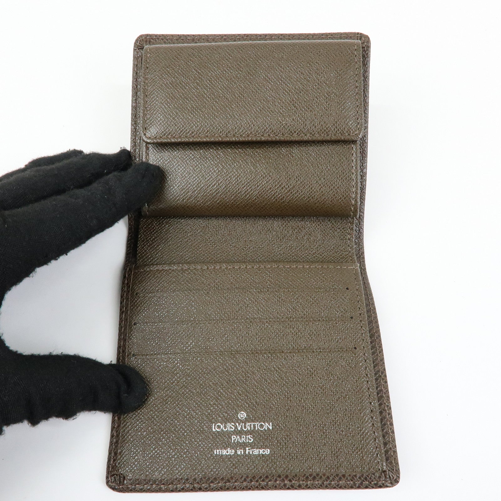 Louis Vuitton Taiga Porte 3 Cartes Credit Bi-fold Wallet M30458