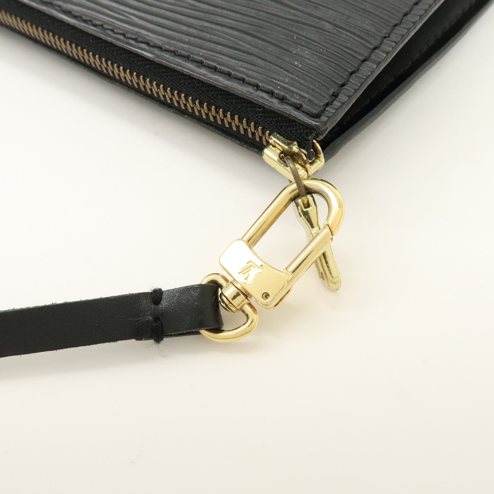 Louis Vuitton Epi Pochette Accessoires Clutch Bag Noir M52942