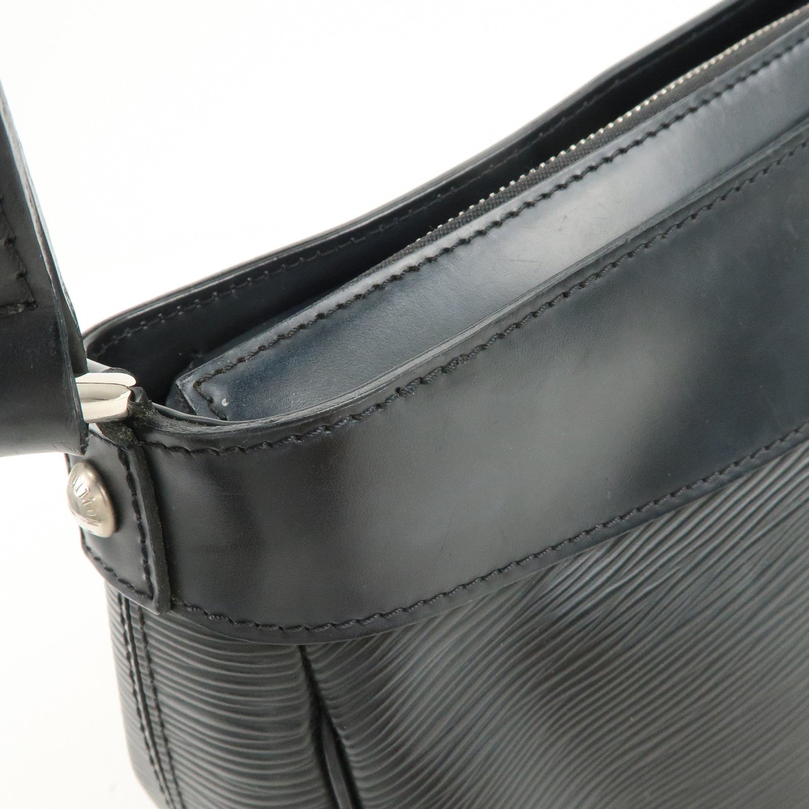 Louis Vuitton Epi Leather Turen PM Shoulder Bag Noir M59282