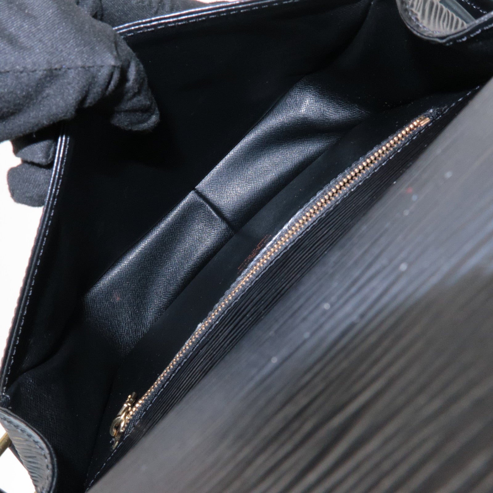 Louis Vuitton Epi Saint Cloud Shoulder Bag Black Noir M52192