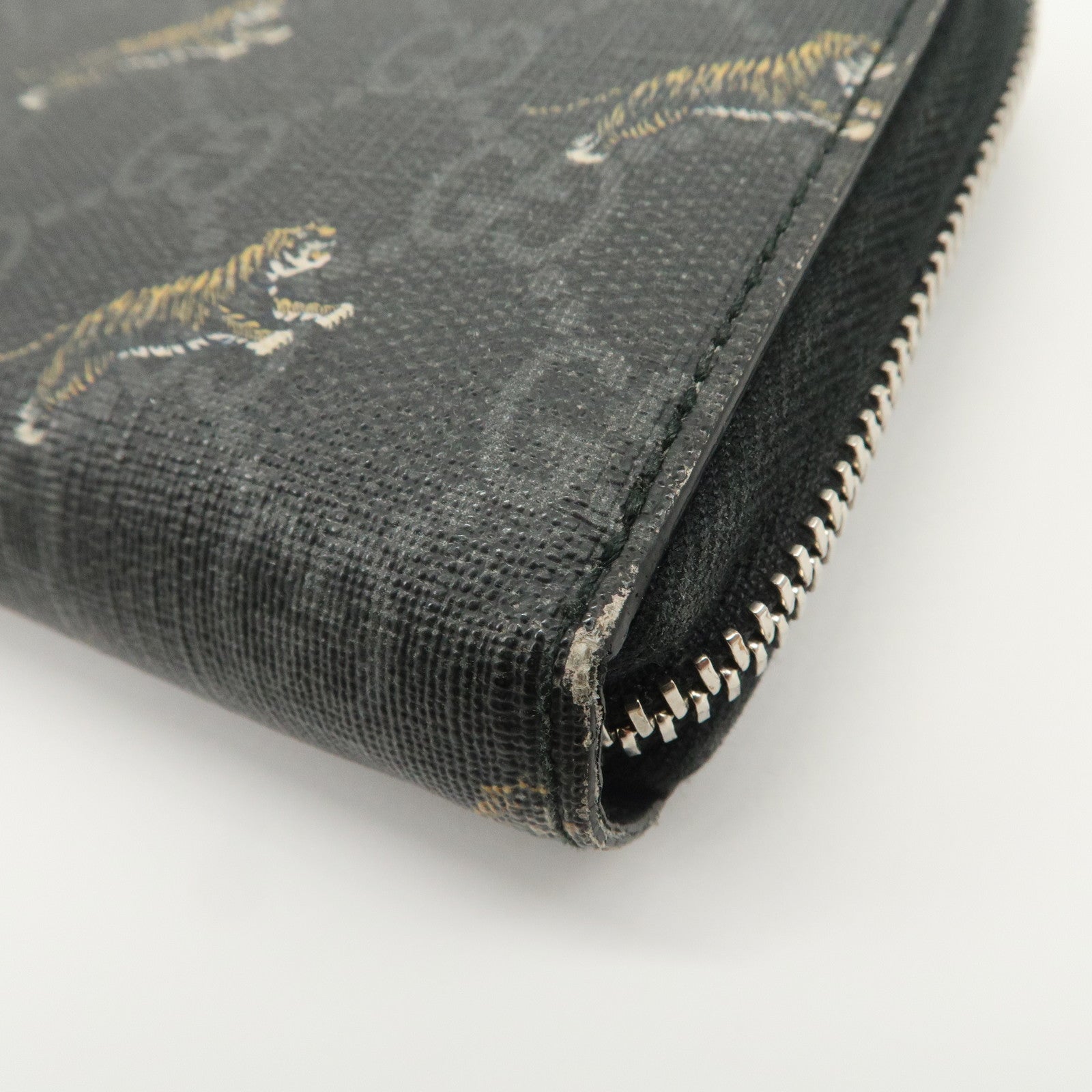 GUCCI Tiger Motif GG Supreme PVC Leather Round Zippy Wallet 575135