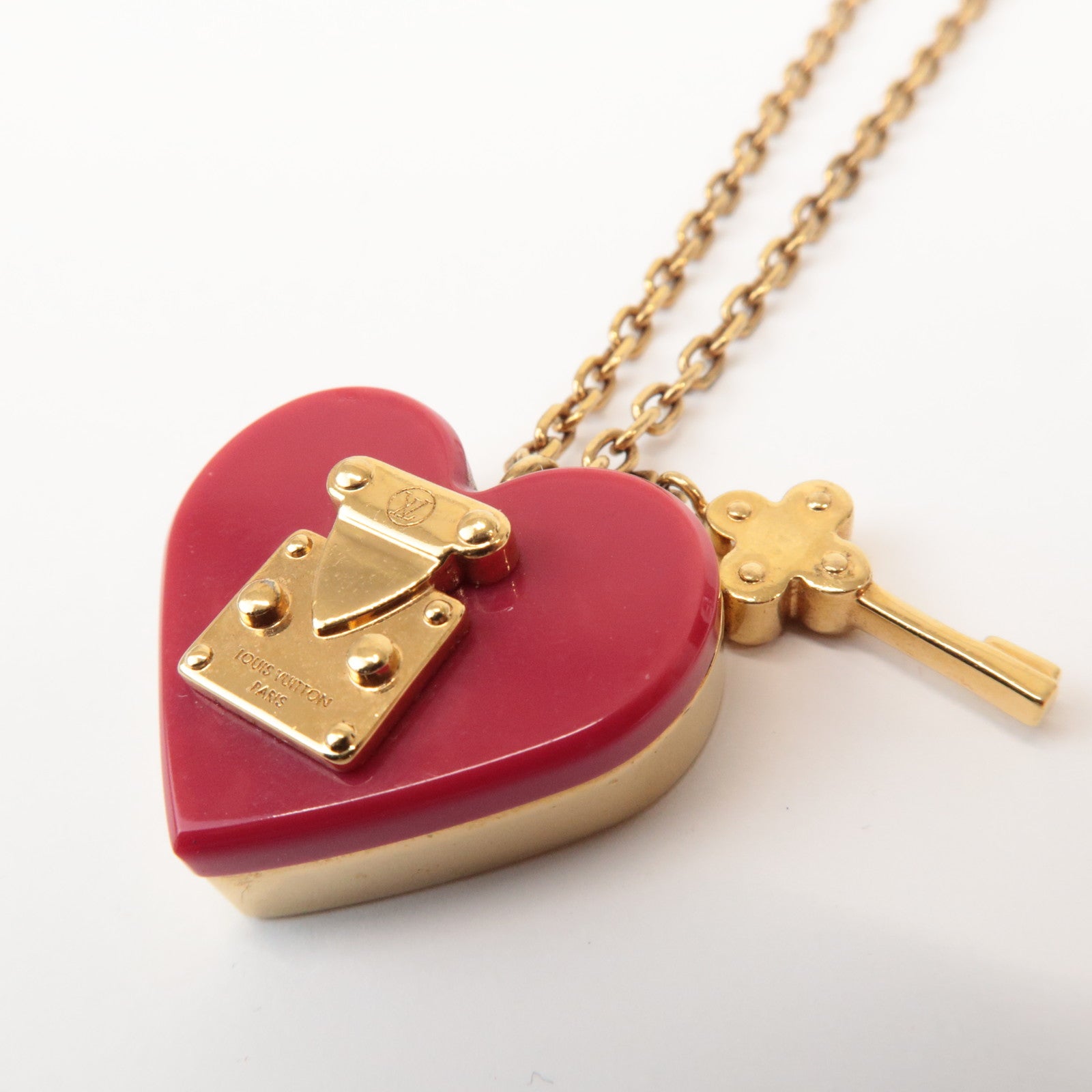Louis Vuitton Pandentif Lock Me Necklace Metal Regsin Gold M66516