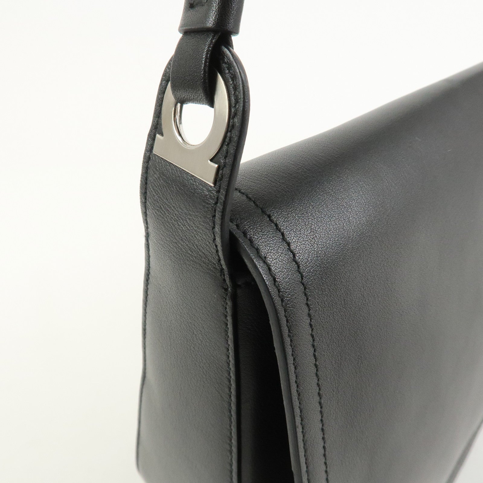 Ferragamo Gancini Logo Leather Shoulder Bag Hand Bag Black