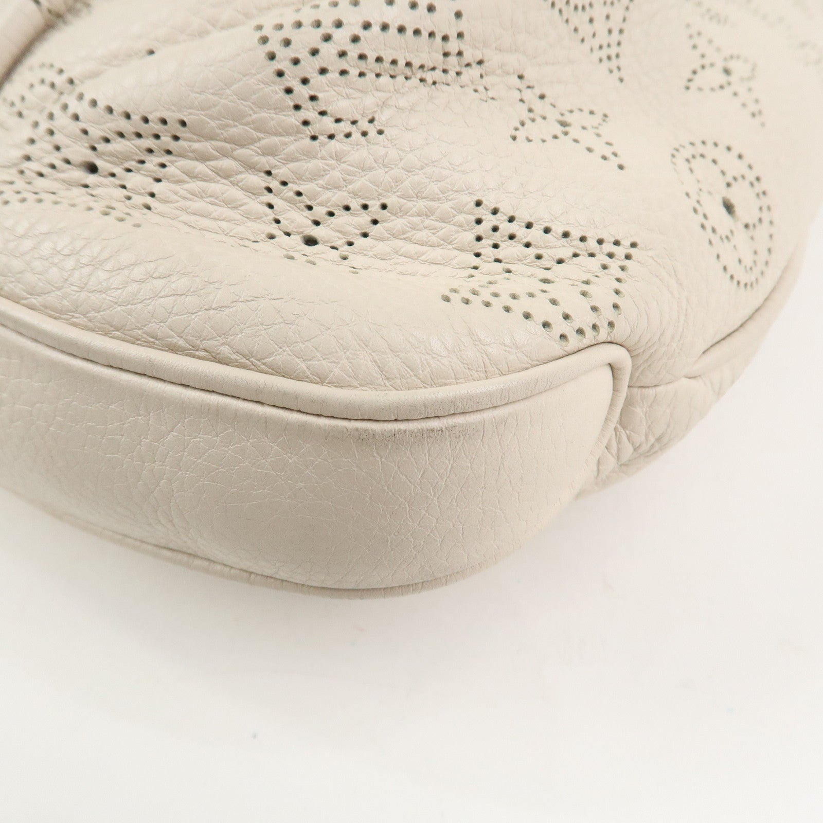 Louis Vuitton Monogram Mahina Selene PM Shoulder Bag Blanc M94275