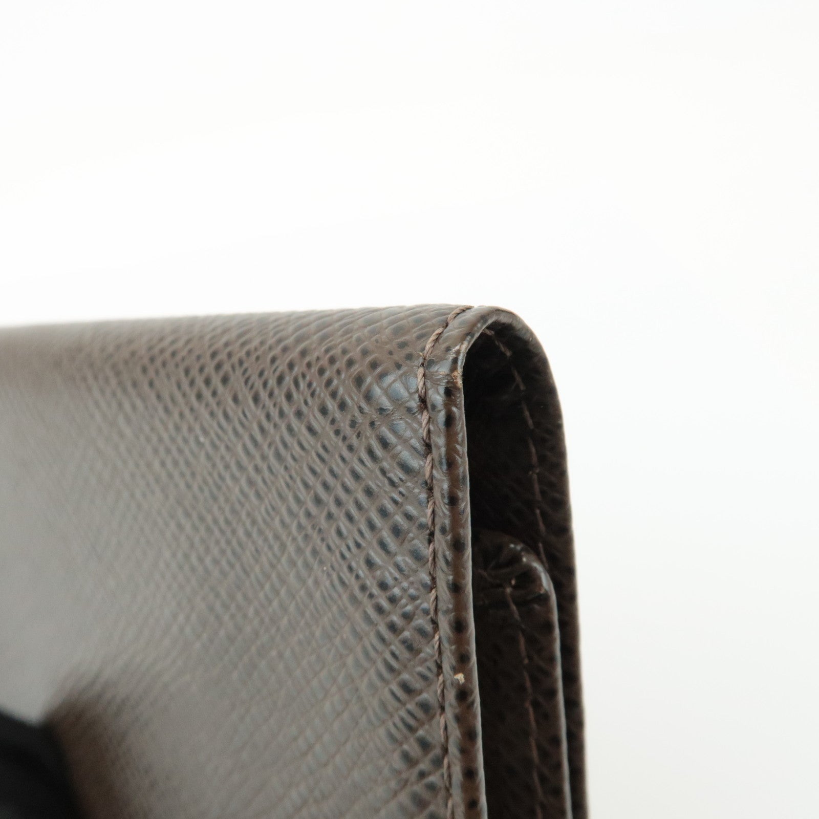 Louis Vuitton Taiga Leather Multicles 6 Key Case Gris M30538