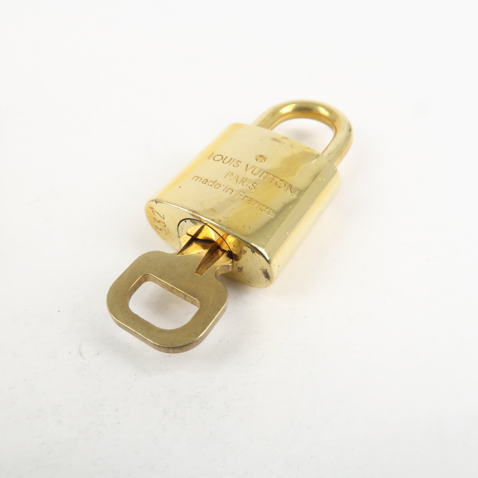 Louis Vuitton Set of 10 Lock & Key Cadena Key Lock Metal Gold