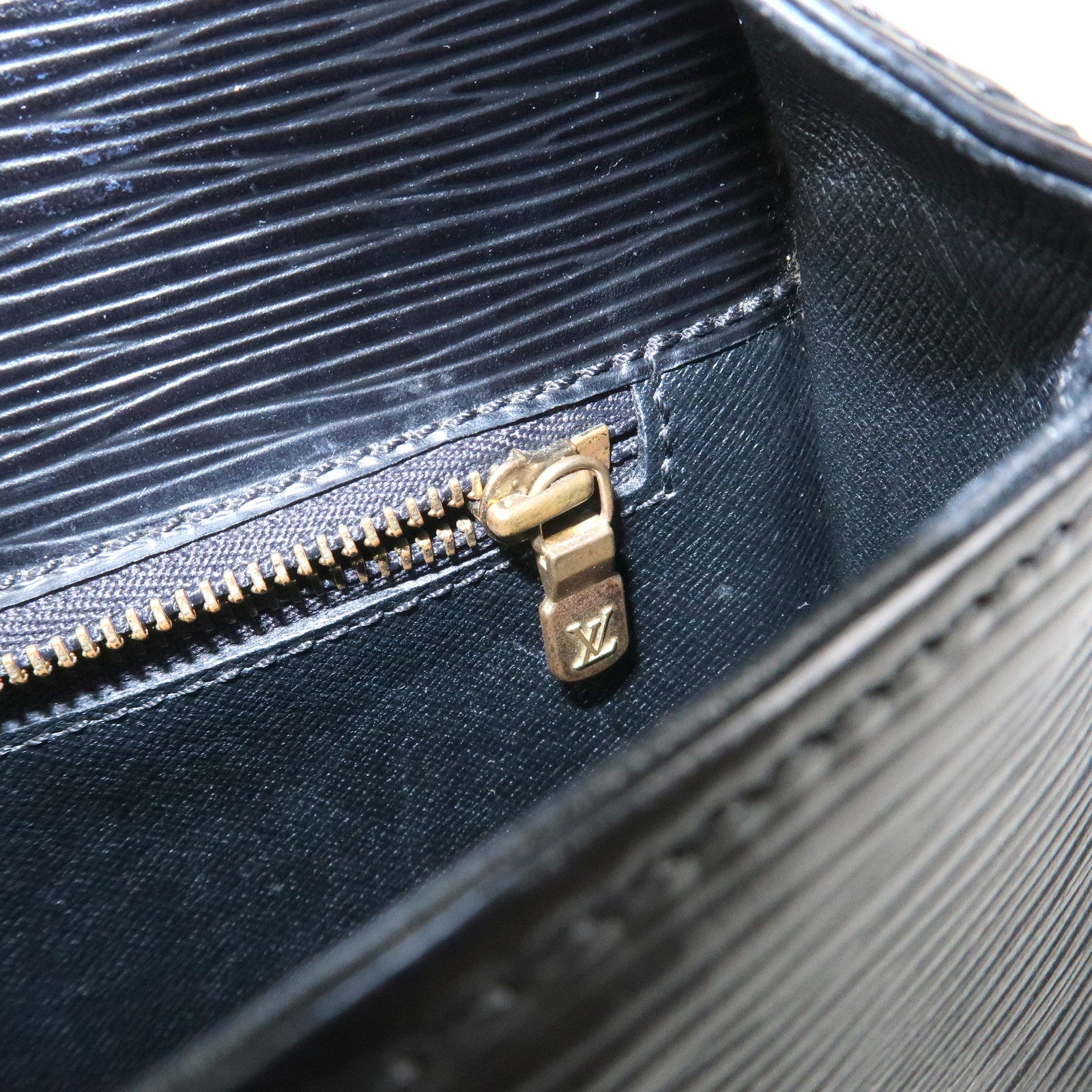 Louis Vuitton Epi Saint Cloud Shoulder Bag Black Noir M52192