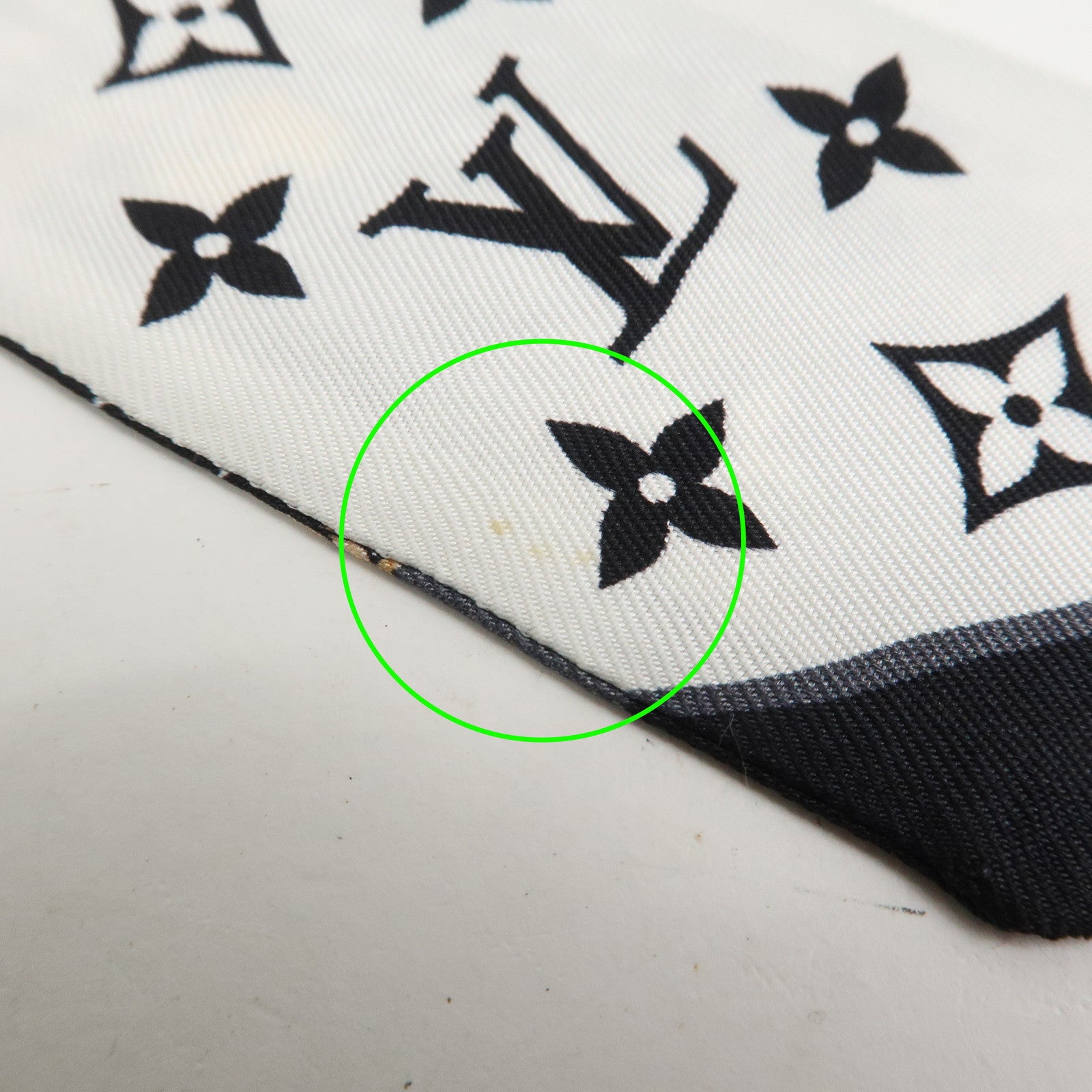 Louis Vuitton Bandeau BB Let's Go Silk 100% Scarf Black M76442