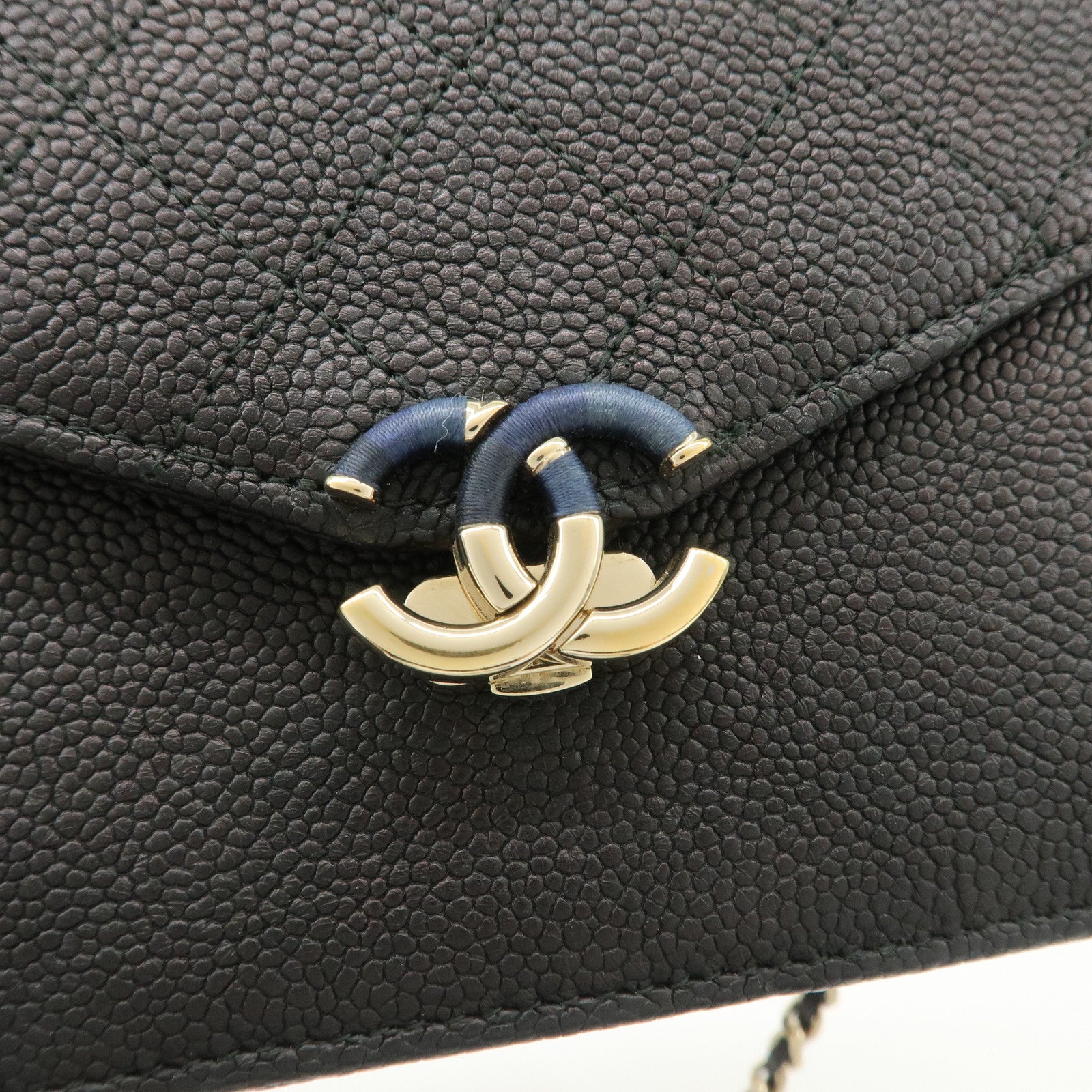 CHANEL Matelasse Caviarskin Chain Wallet COW Shoulder Bag Black Used