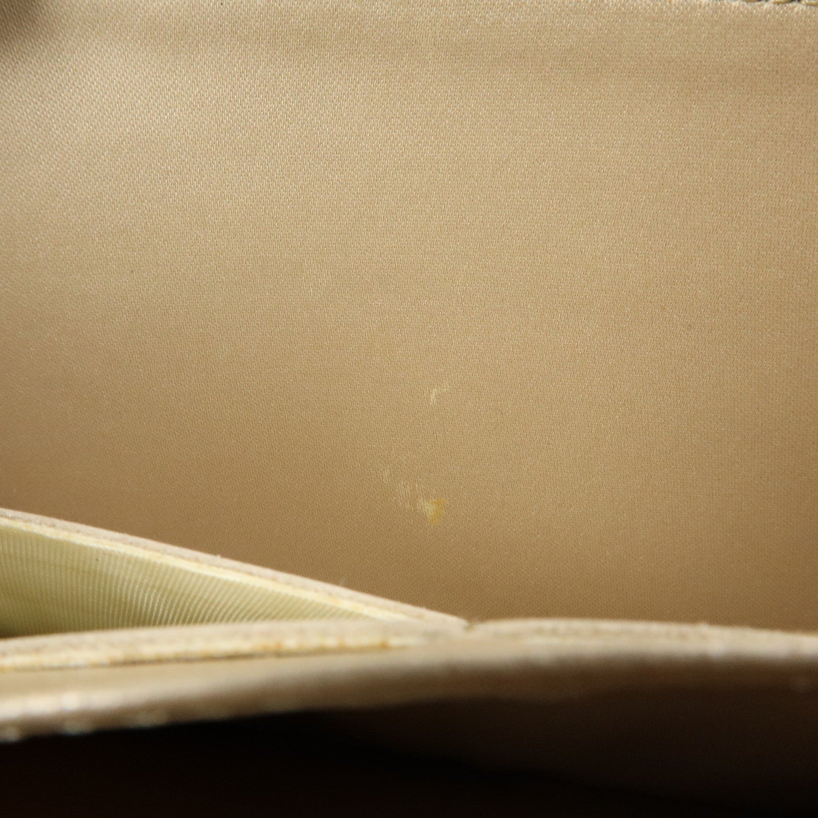 CHANEL Camellia Lamb Skin Round Zippy Wallet Pink A82281