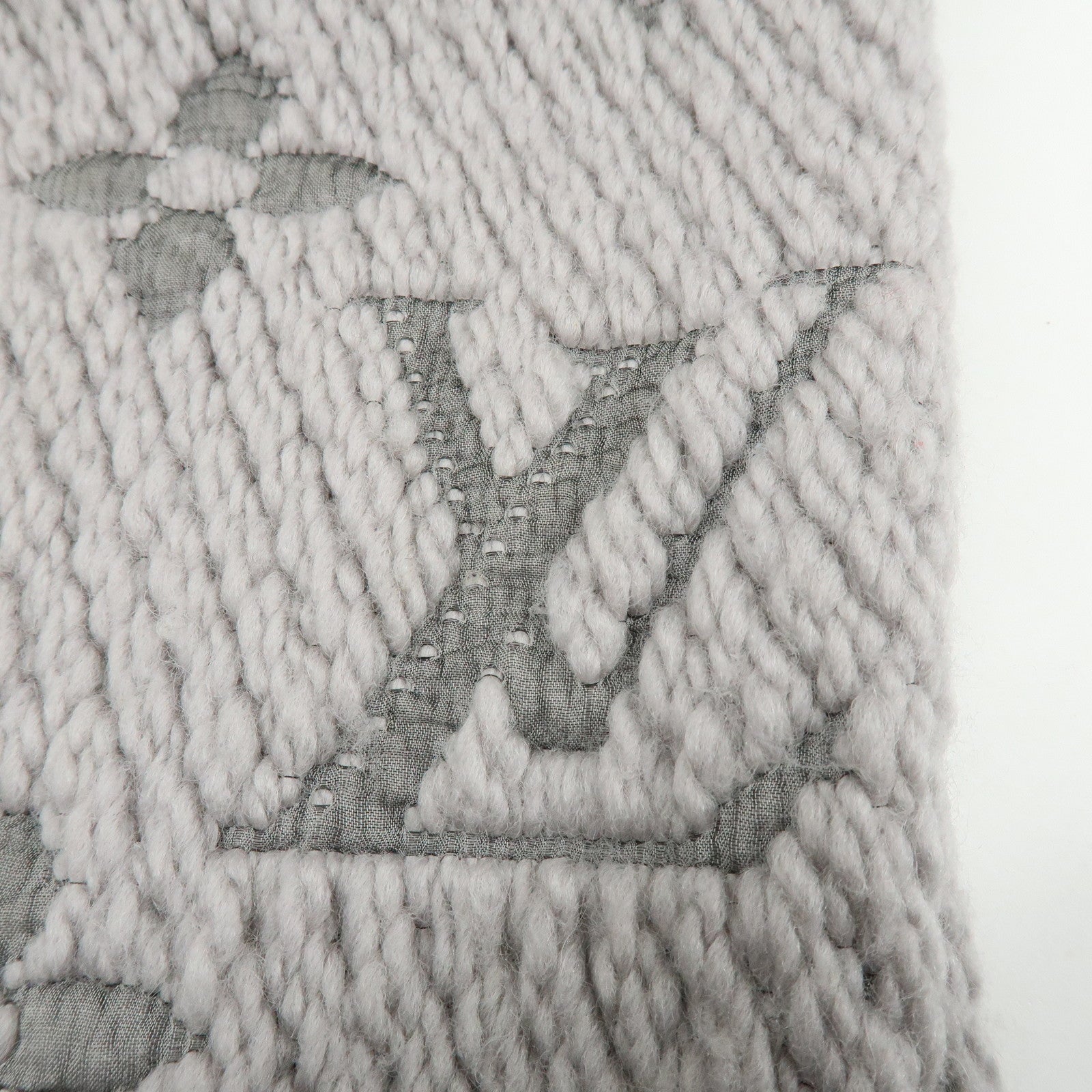 Louis Vuitton Monogram Escharp Logomania Scarf Gris Perle M74742