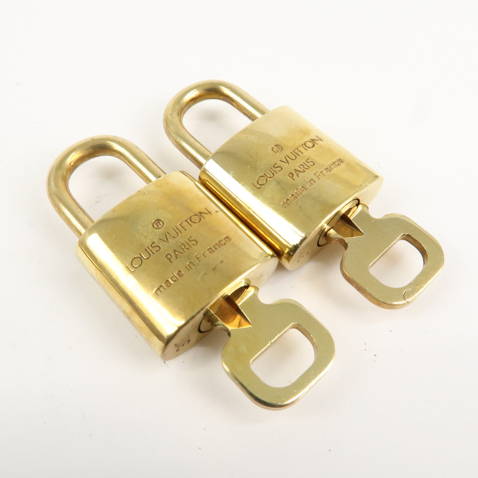 Louis Vuitton Set of 10 Lock & Key Cadena Key Lock Metal Gold