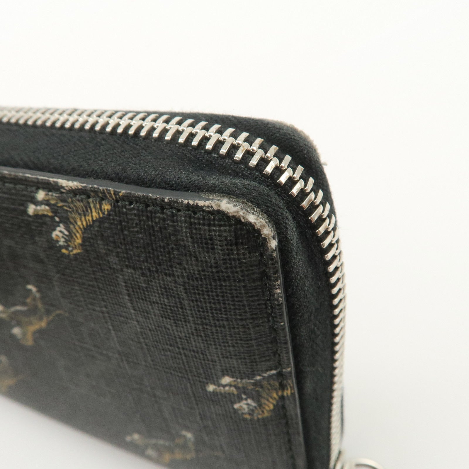 GUCCI Tiger Motif GG Supreme PVC Leather Round Zippy Wallet 575135