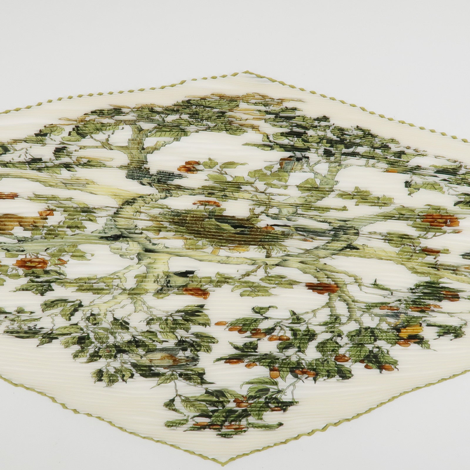 HERMES Carre 90 Silk 100% Pleats AU COEUR DES BOIS Scarf White