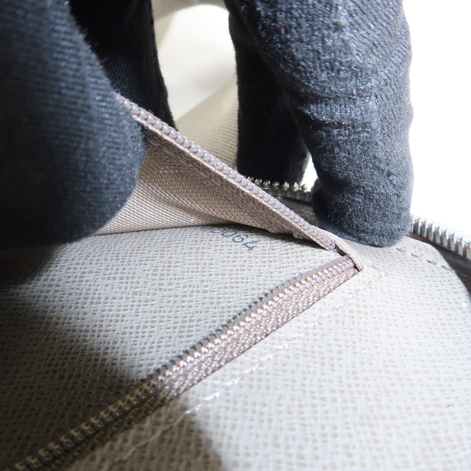 Louis Vuitton Damier Geant Mage Body Bag Silver HDW Terre M93500 Used