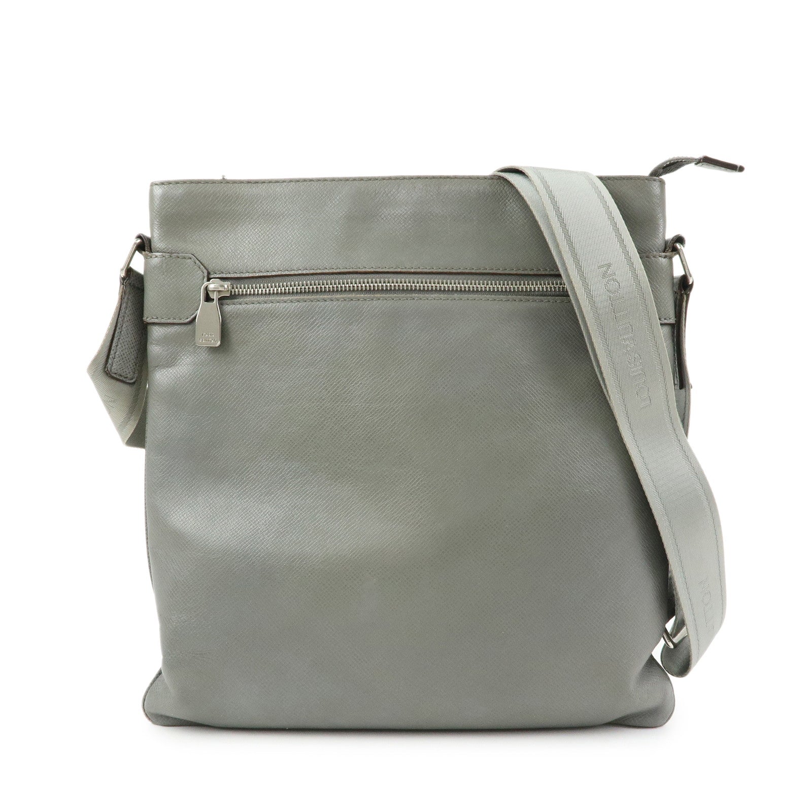 Louis Vuitton Taiga Sasha Shoulder Bag Crossbody Bag Glacier M32630