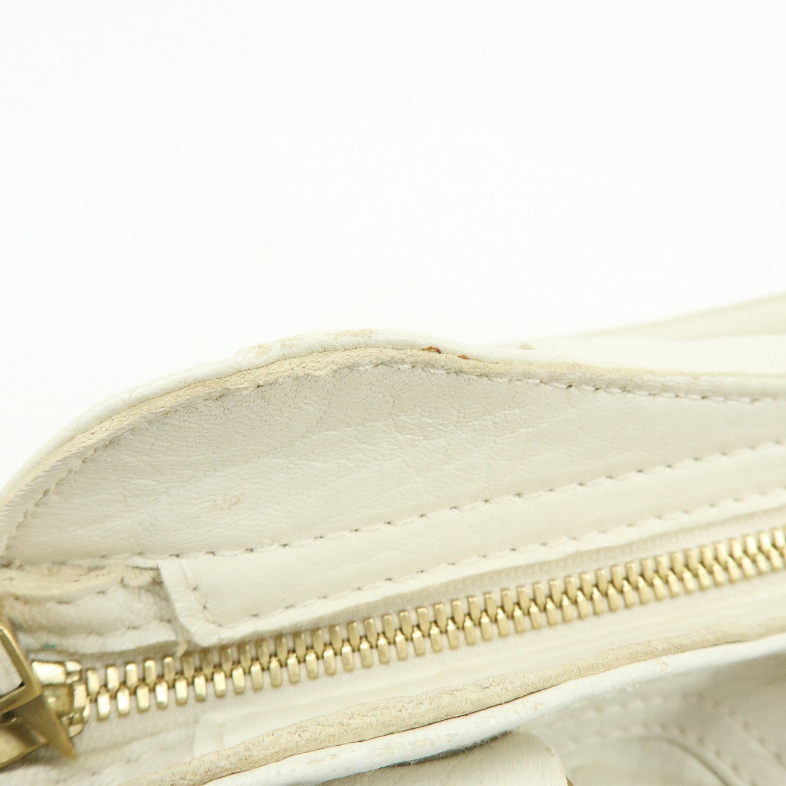 Ferragamo Gancini Leather Shoulder Bag Hand Bag White