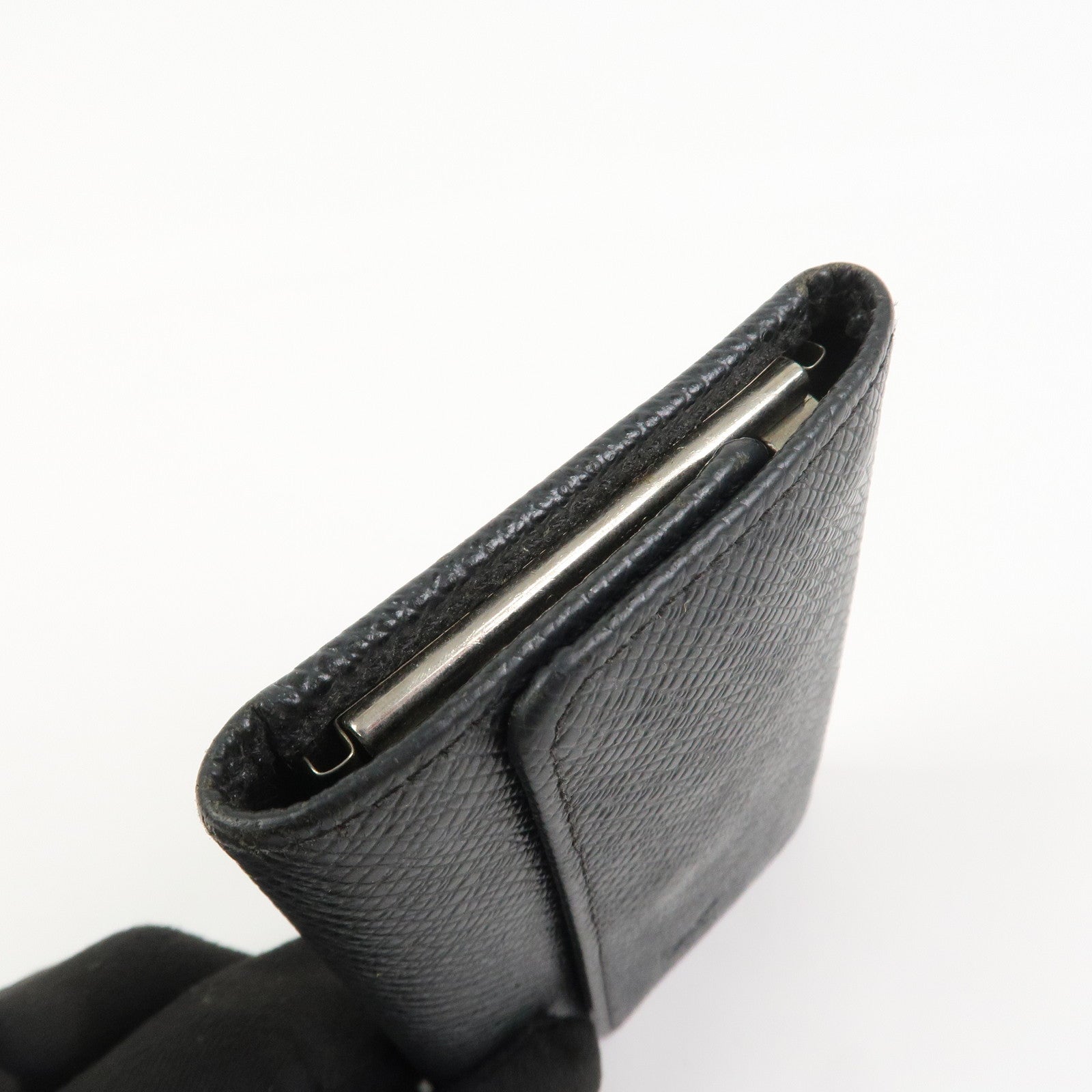 Louis Vuitton Taiga Multicles 6 Key Case Ardoise Black M30532