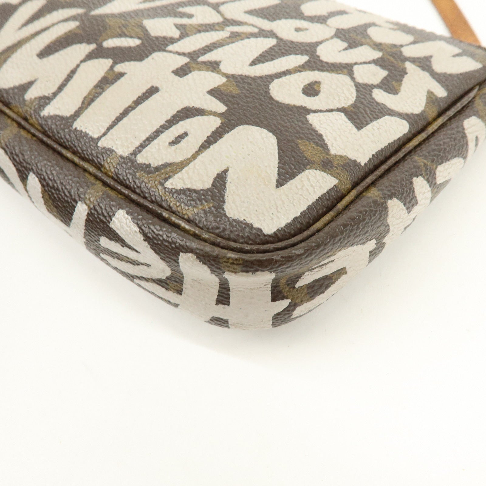 Louis Vuitton Monogram Graffiti Pochette Accessoires Pouch M92192
