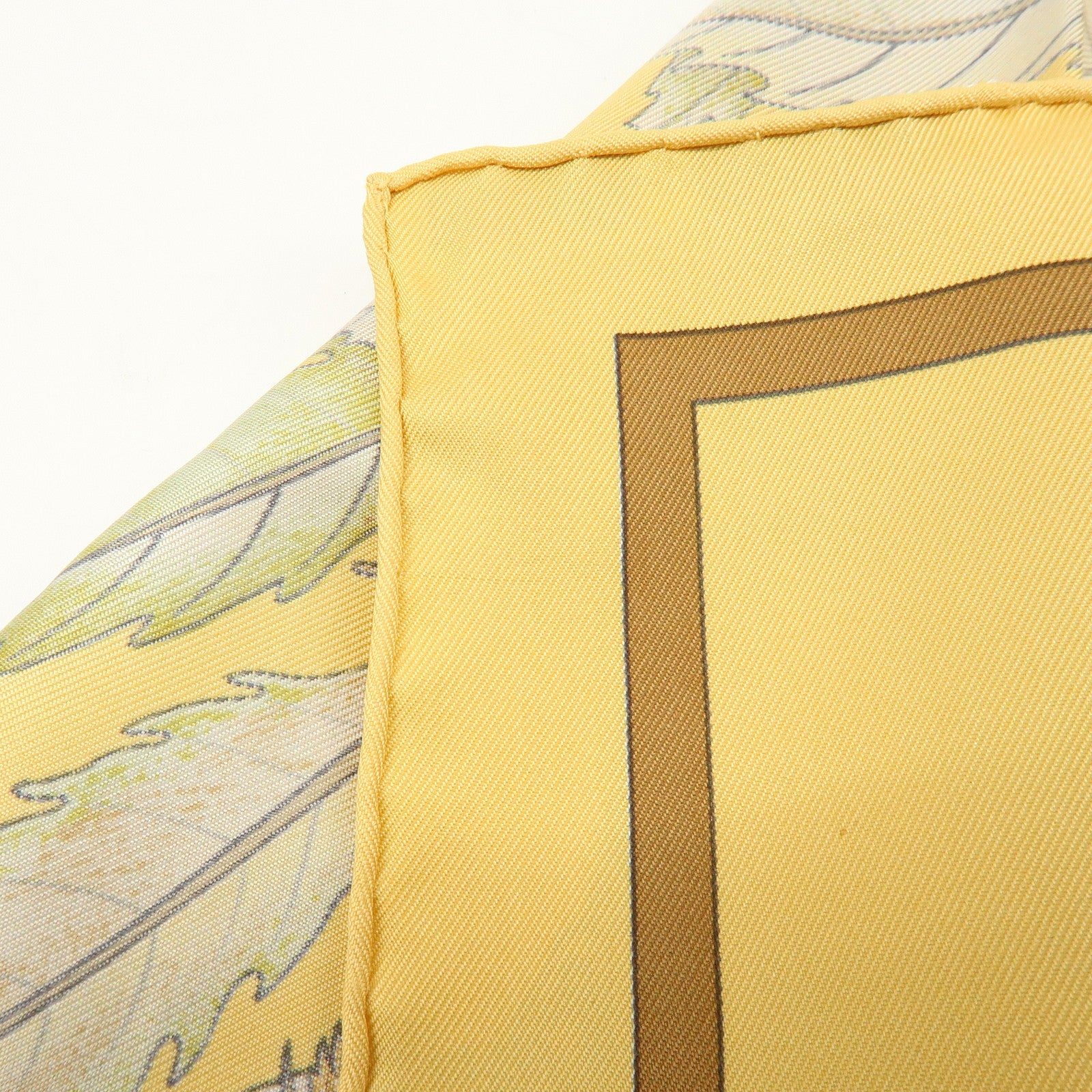 HERMES Carre 90 Silk 100% Scarf Casse Noisette Squirrel Yellow