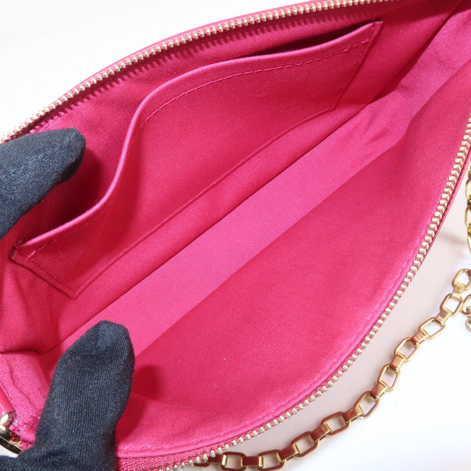 Louis Vuitton Monogram Vernis Pochette Accessoires Pouch M91574