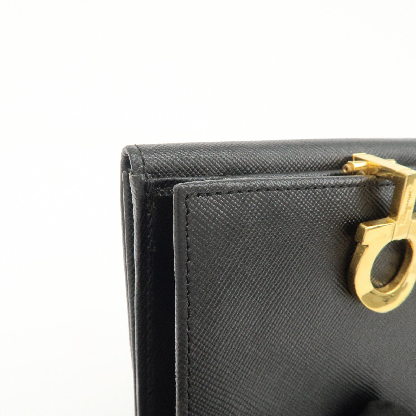 Ferragamo Gancini Leather Bi-fold Compact Wallet Black 22 0778