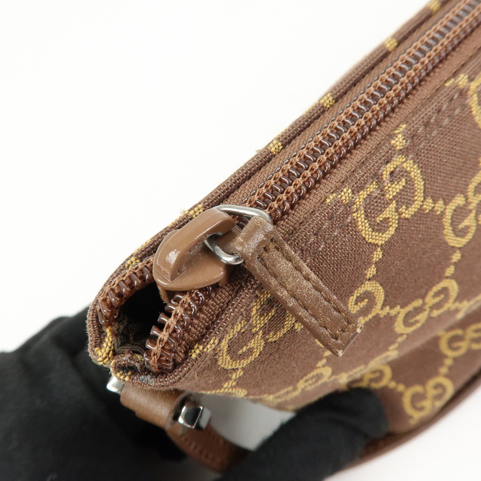 GUCCI Boat Bag GG Canvas Accessory Pouch Hand Bag Brown 039.1103