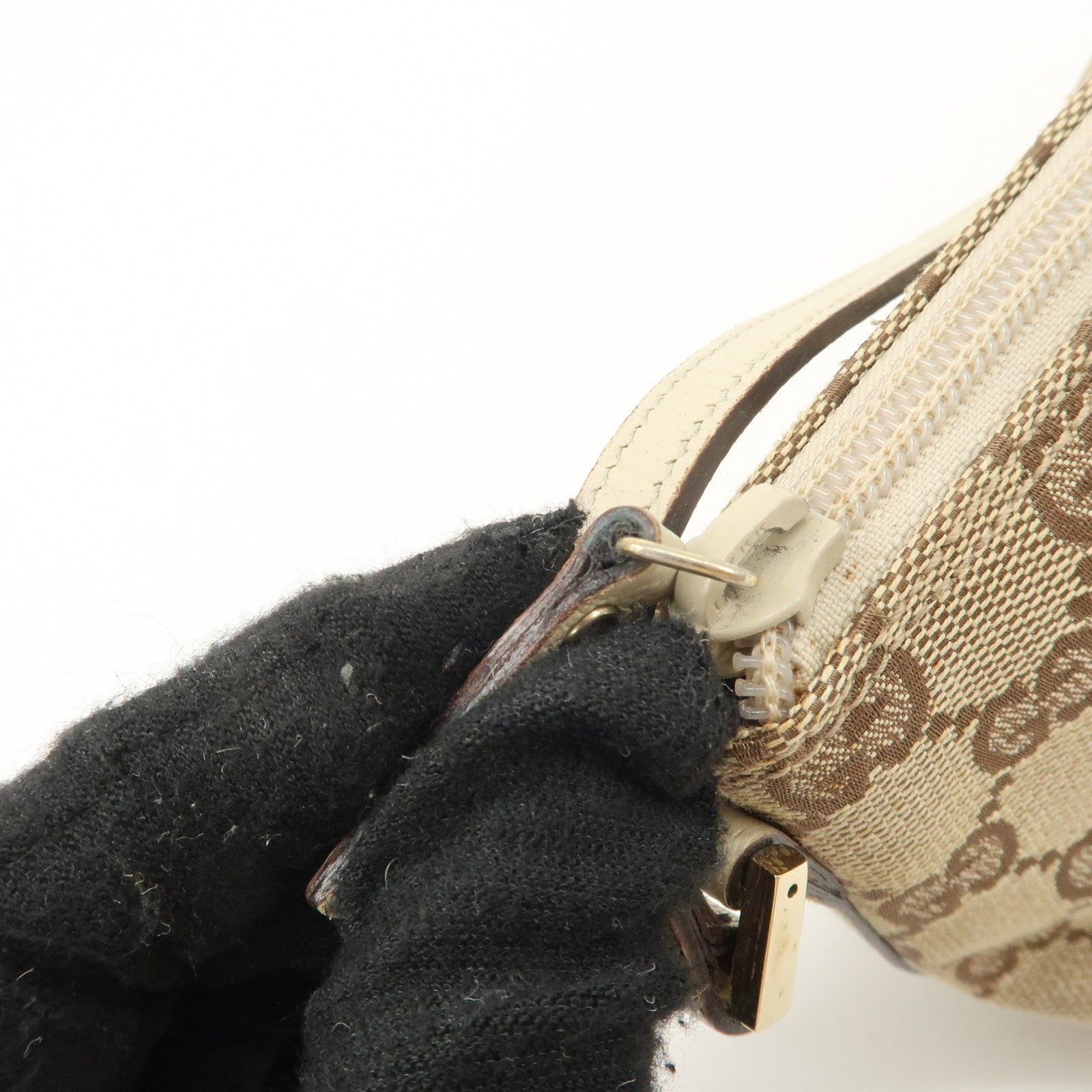 GUCCI Boat Bag GG Canvas Leather Bag Hand Bag Pouch Beige Ivory 07198 Used