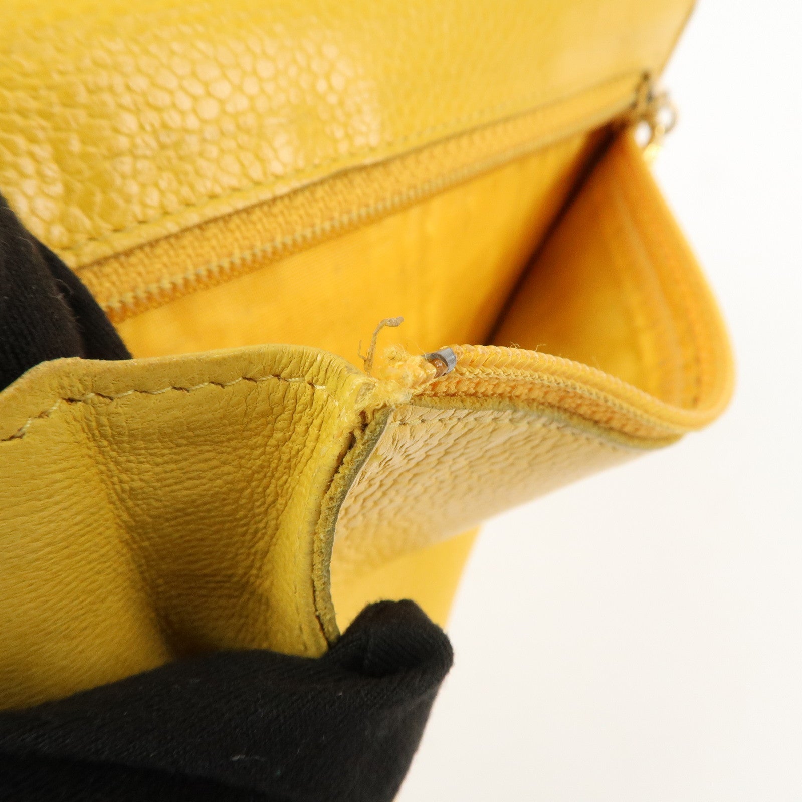 CHANEL COCO Mark Caviarskin Bi-Fold Card Case Coin Case 4072657 Used