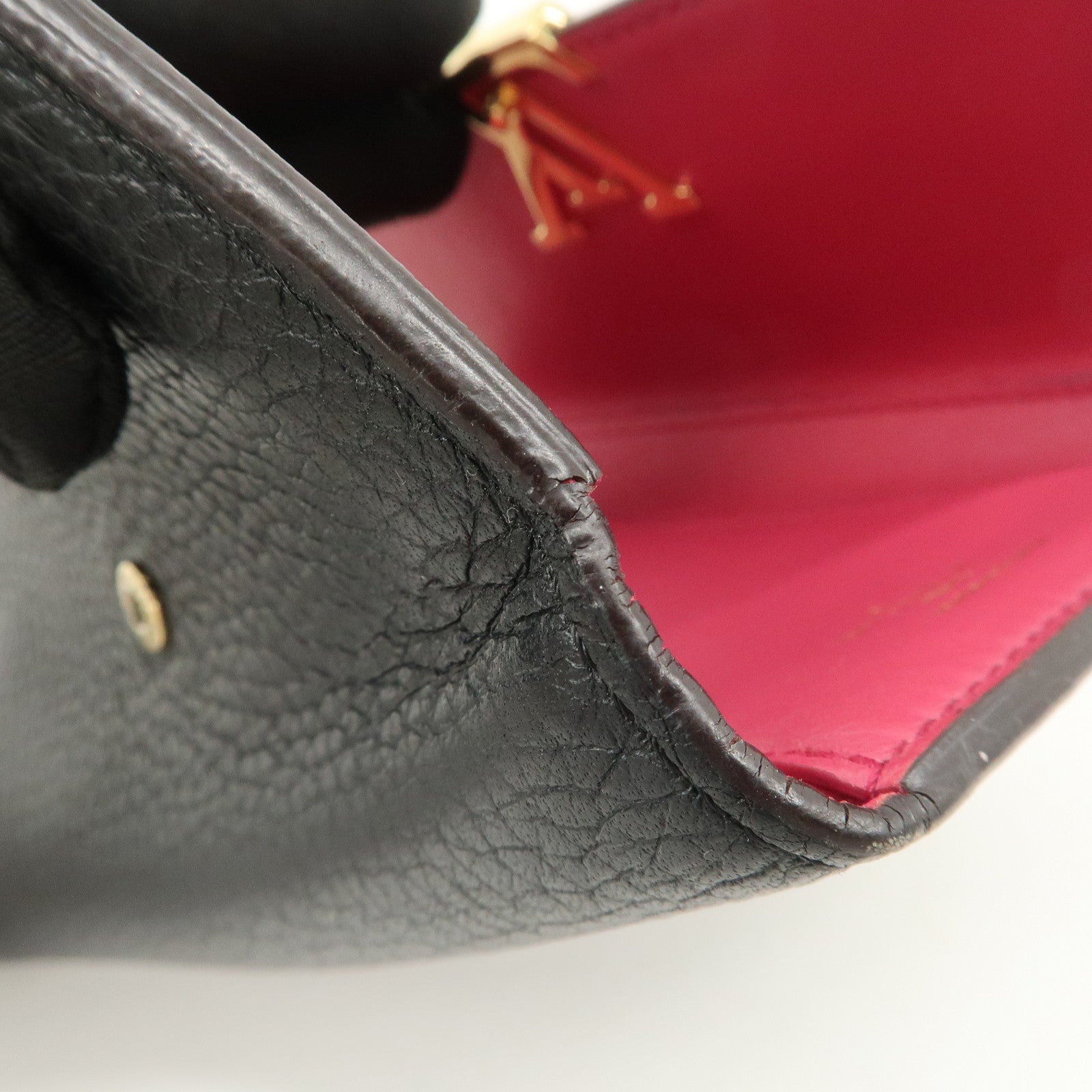 Louis Vuitton Leather Portefeuille Capucines Compact Wallet M62157