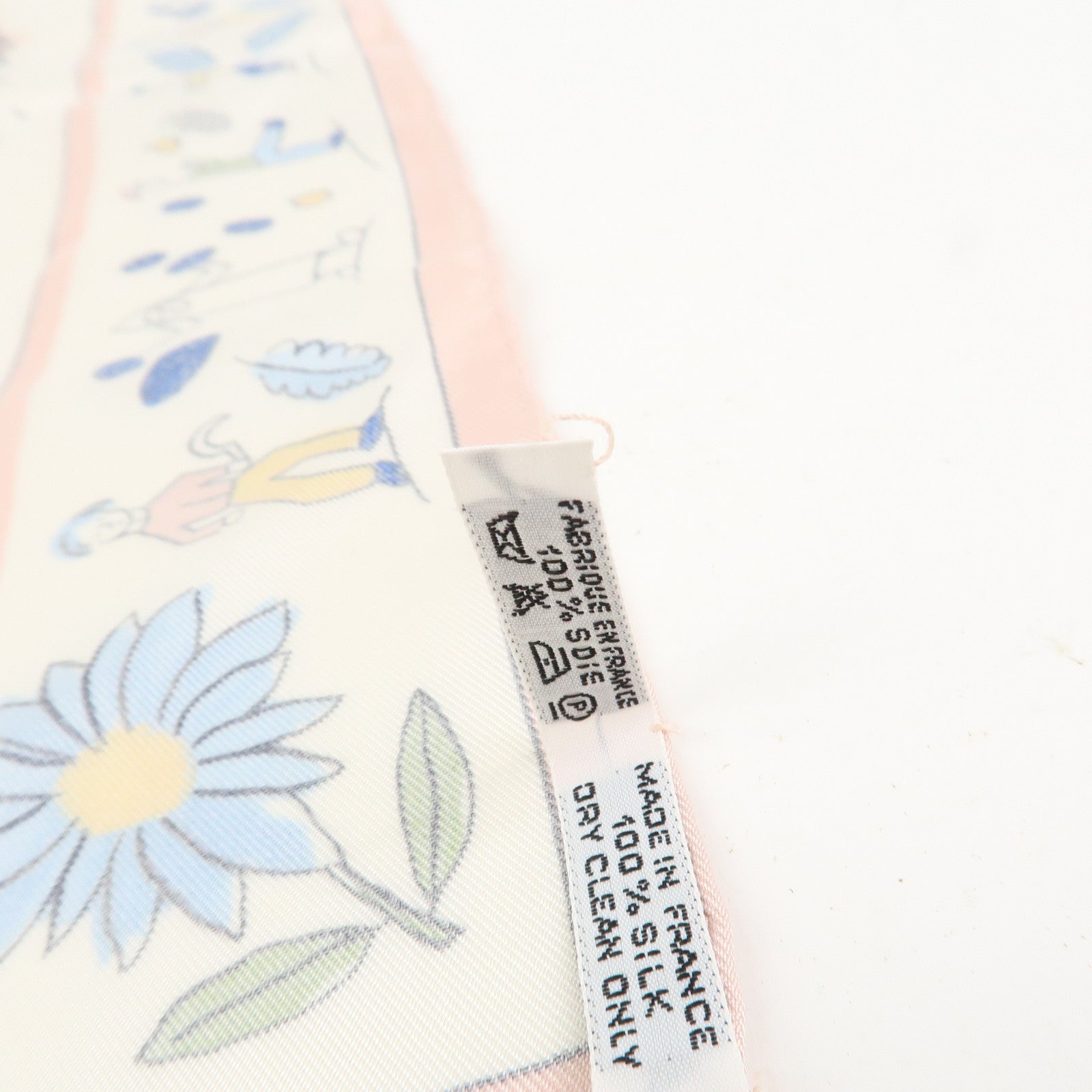 HERMES Carré45 RE TOUR A LA TERRE Scarf Silk 100% Ivory Pink