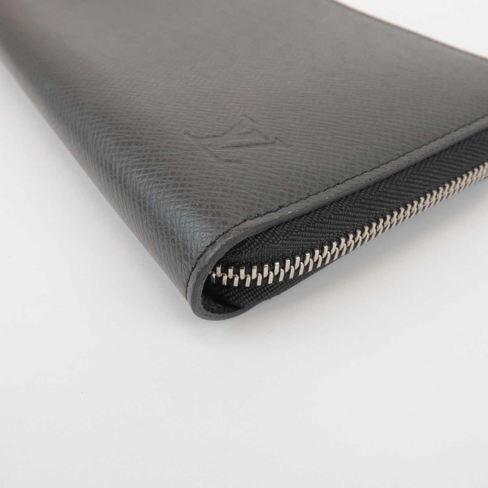 Louis Vuitton Taiga Zippy Organizer NM Long Wallet Noir M30056