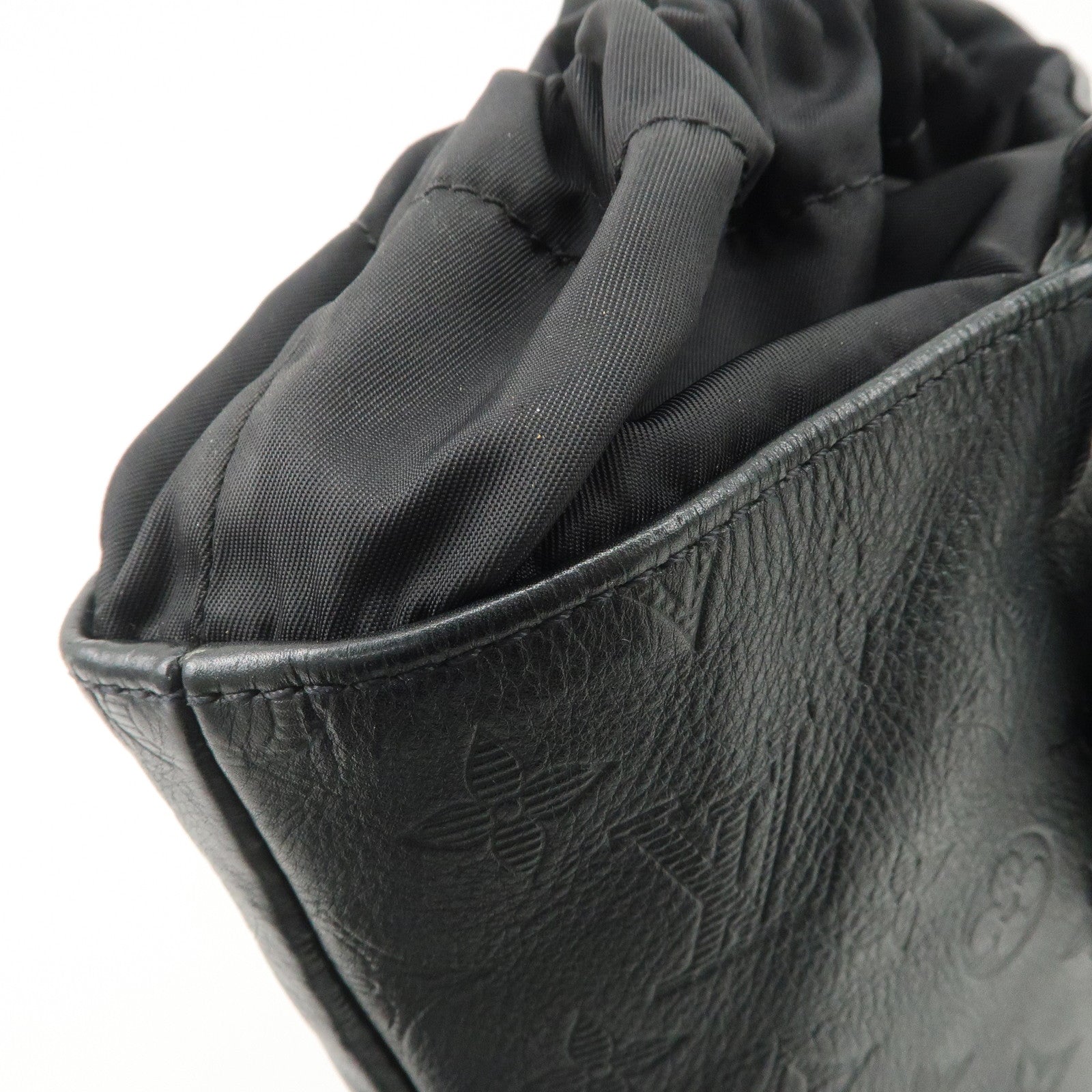 Louis Vuitton Monogram Shadow Chalk Leather Sling Bag Noir M44633 Used