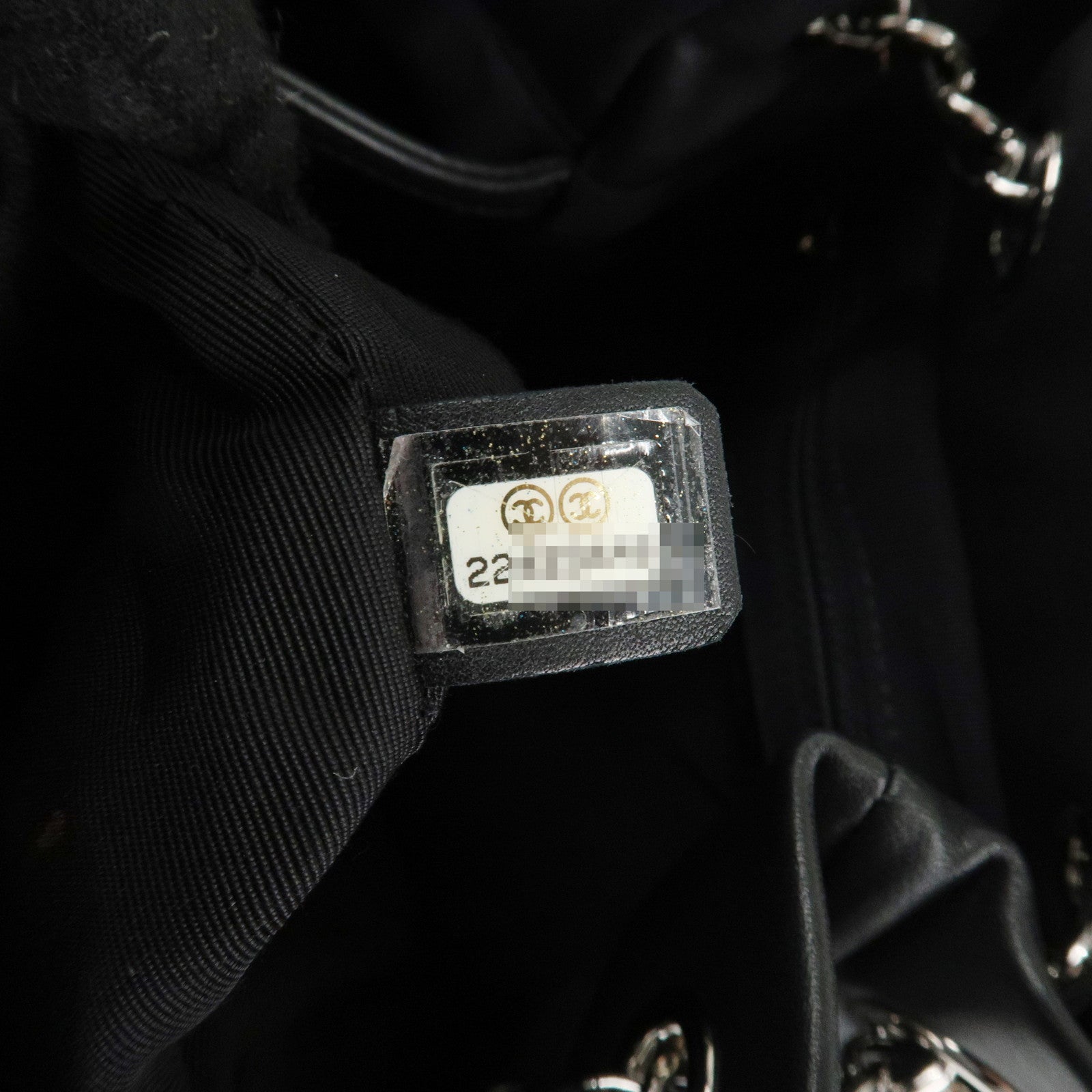 CHANEL Matelasse V Stich Calf Leather Chain Shoulder Bag Black A91135 Used