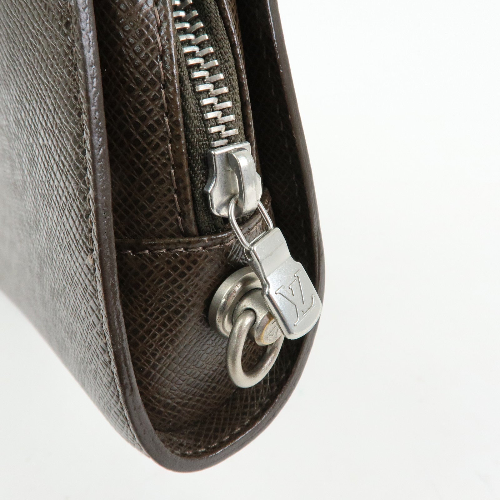 Louis Vuitton Taiga Baikal Clutch Bag Pouch Brown Grizzly M30188