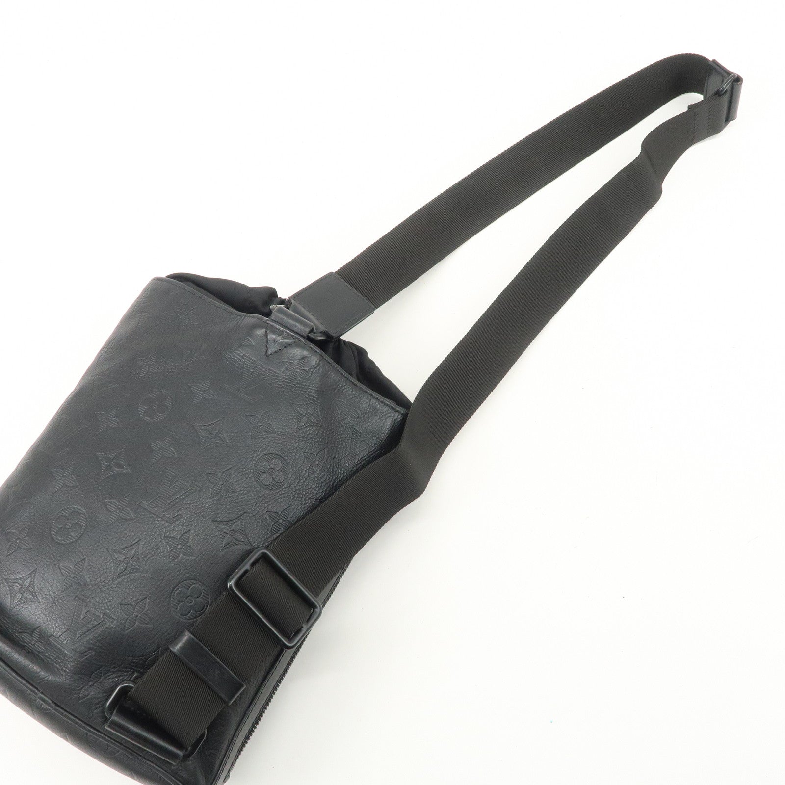 Louis Vuitton Monogram Shadow Chalk Leather Sling Bag Noir M44633 Used