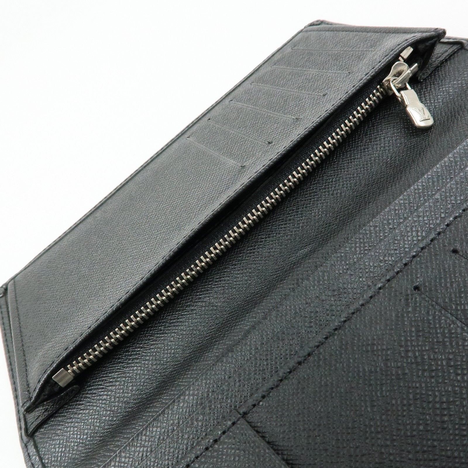 Louis Vuitton Taiga Portefeuille Brazza Bi-fold Long Wallet M30501