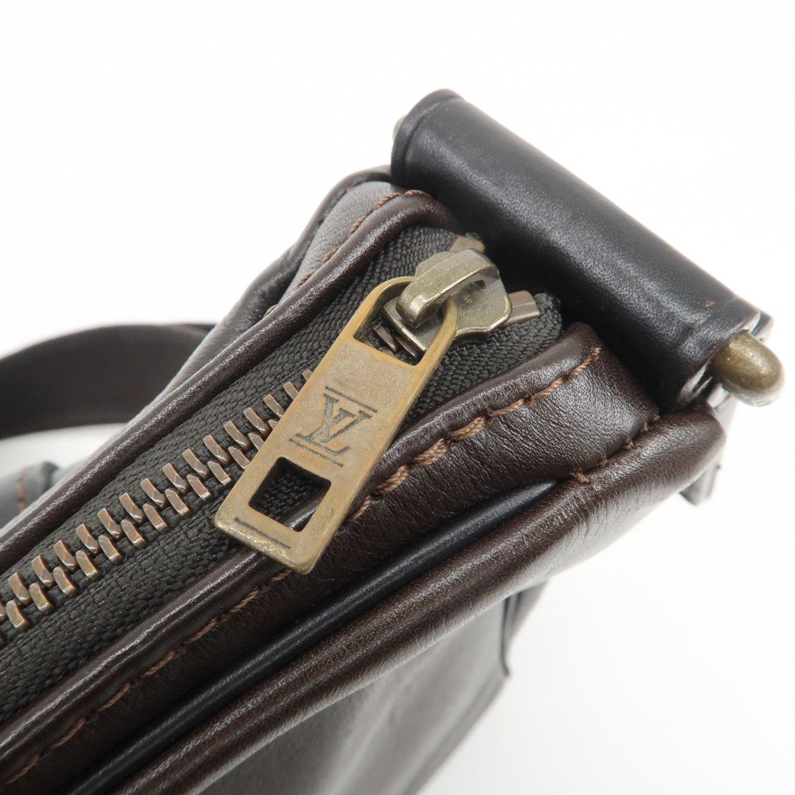 Louis Vuitton Utah Wichita Calf Leather Messenger Bag Cafe M92990