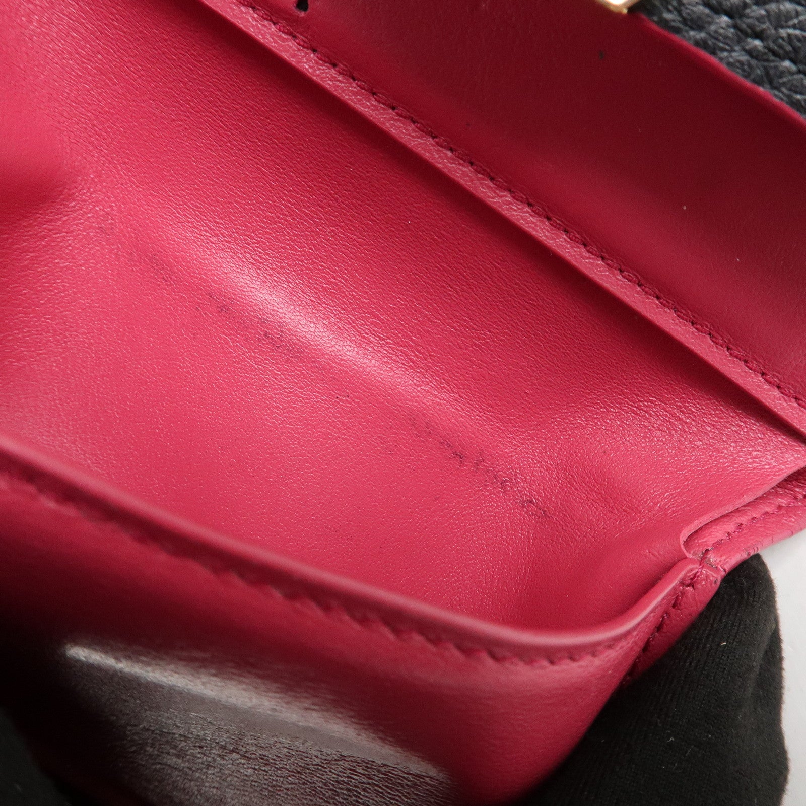 Louis Vuitton Portefeuille Capucines Compact Wallet Black M62157 Used