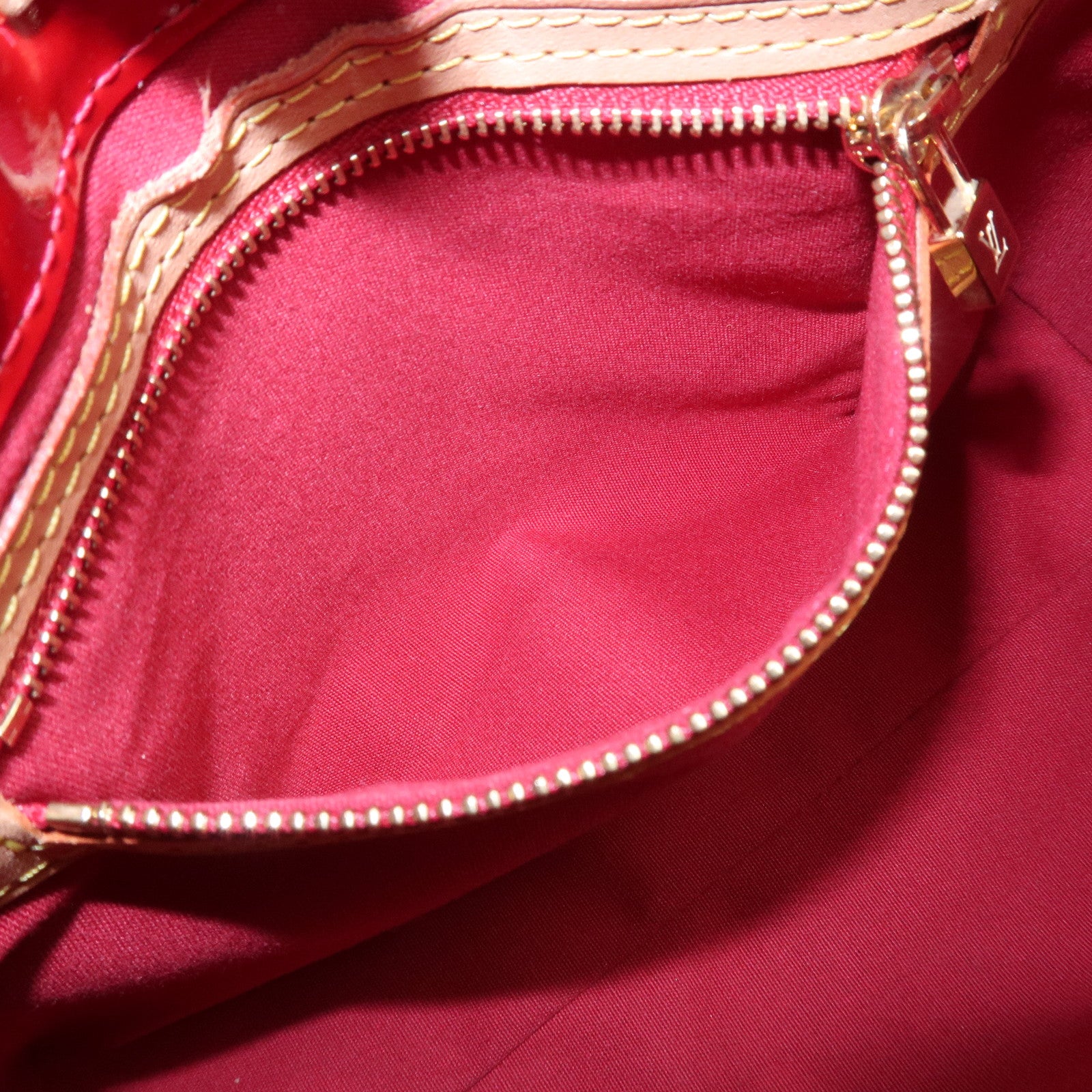 Louis Vuitton Monogram Vernis Leather Lead PM Pomme d'Amour M91990