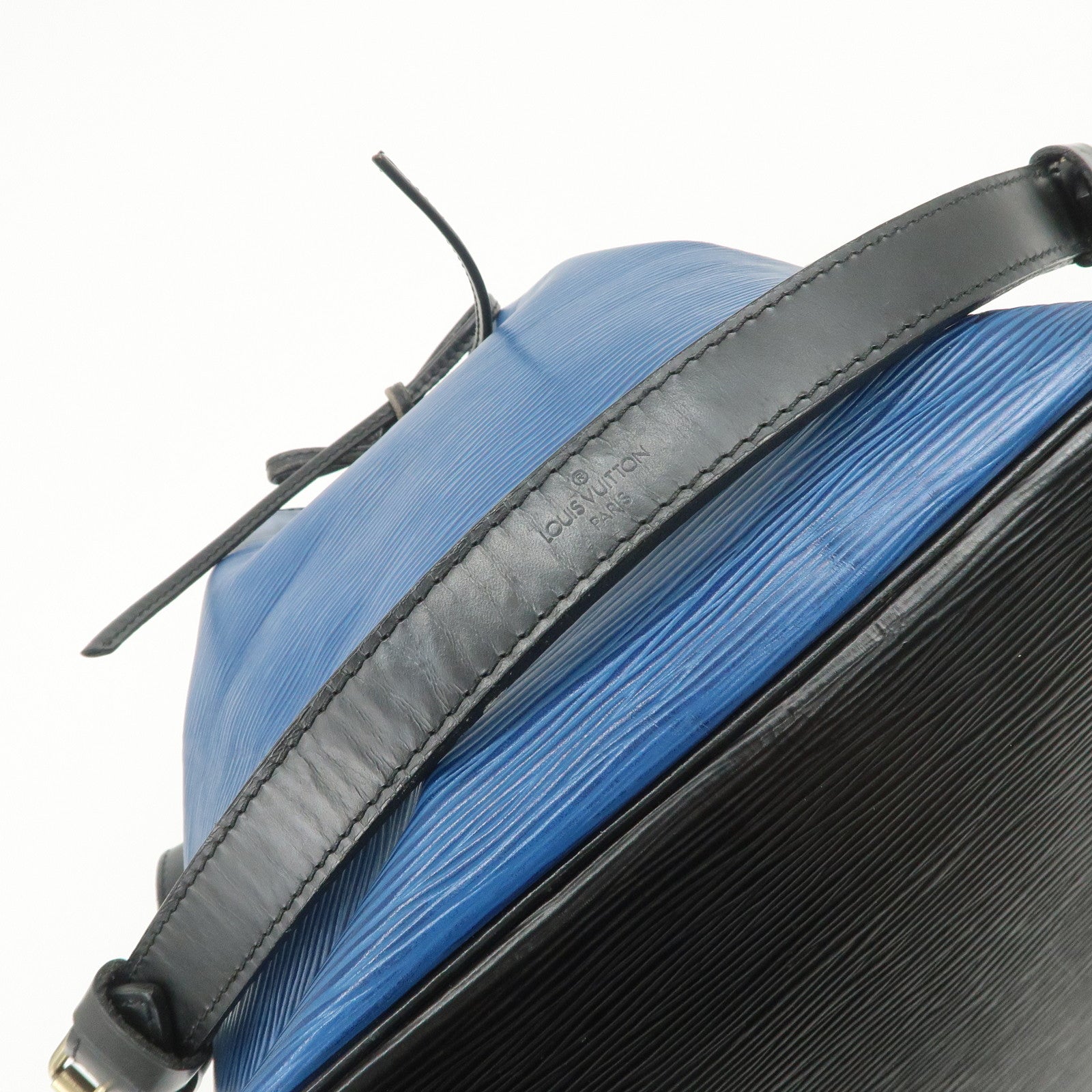 Louis Vuitton Epi Petit Noe Bi-color Shoulder Bag Noir Blue M44152