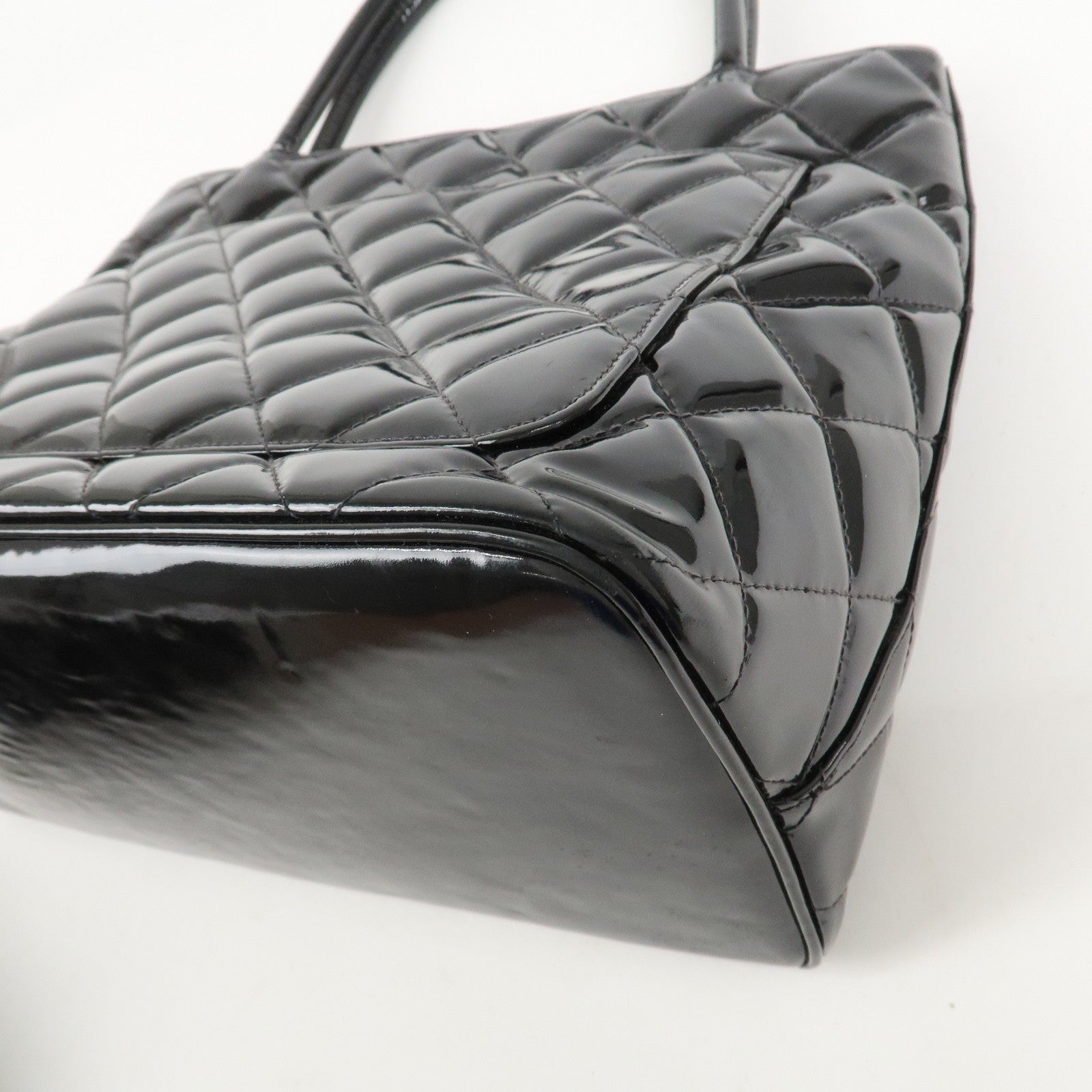 CHANEL Matelasse Patent Leather Medalion Tote Bag Black A01804
