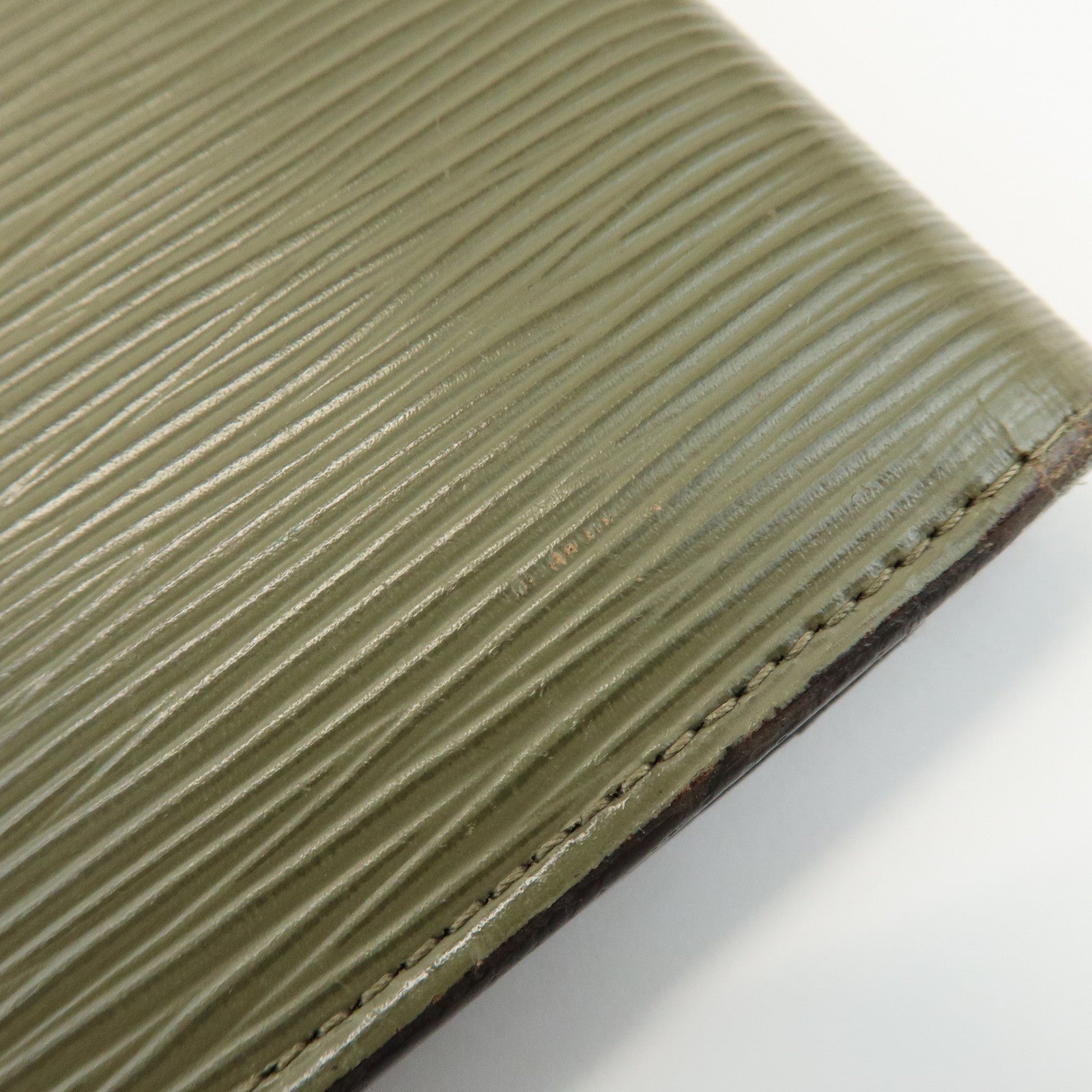 Louis Vuitton Epi Leather Portefeuille Brazza Wallet Khaki M61819