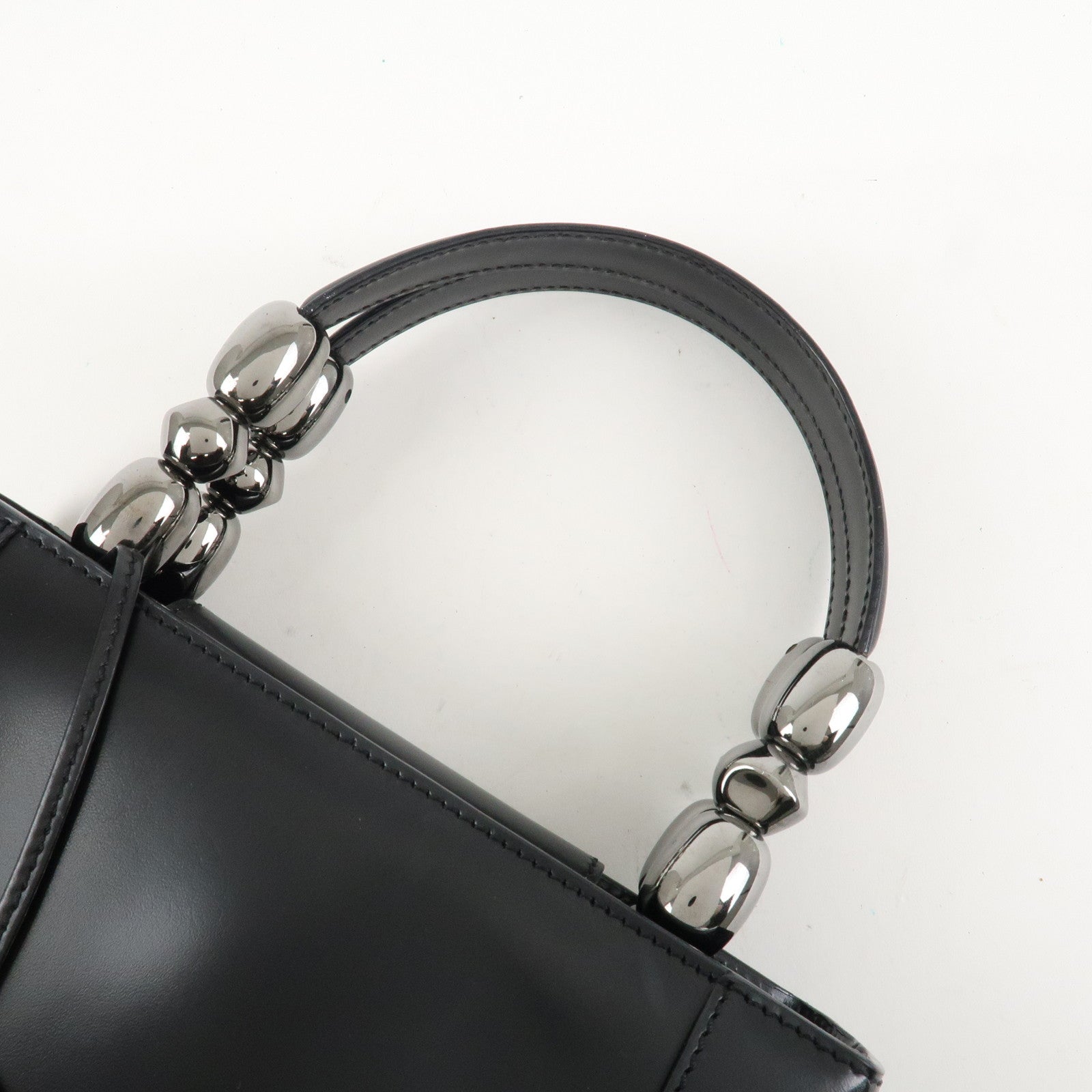 Christian Dior Enamel Leather Maris Pearl Hand Bag Black Used