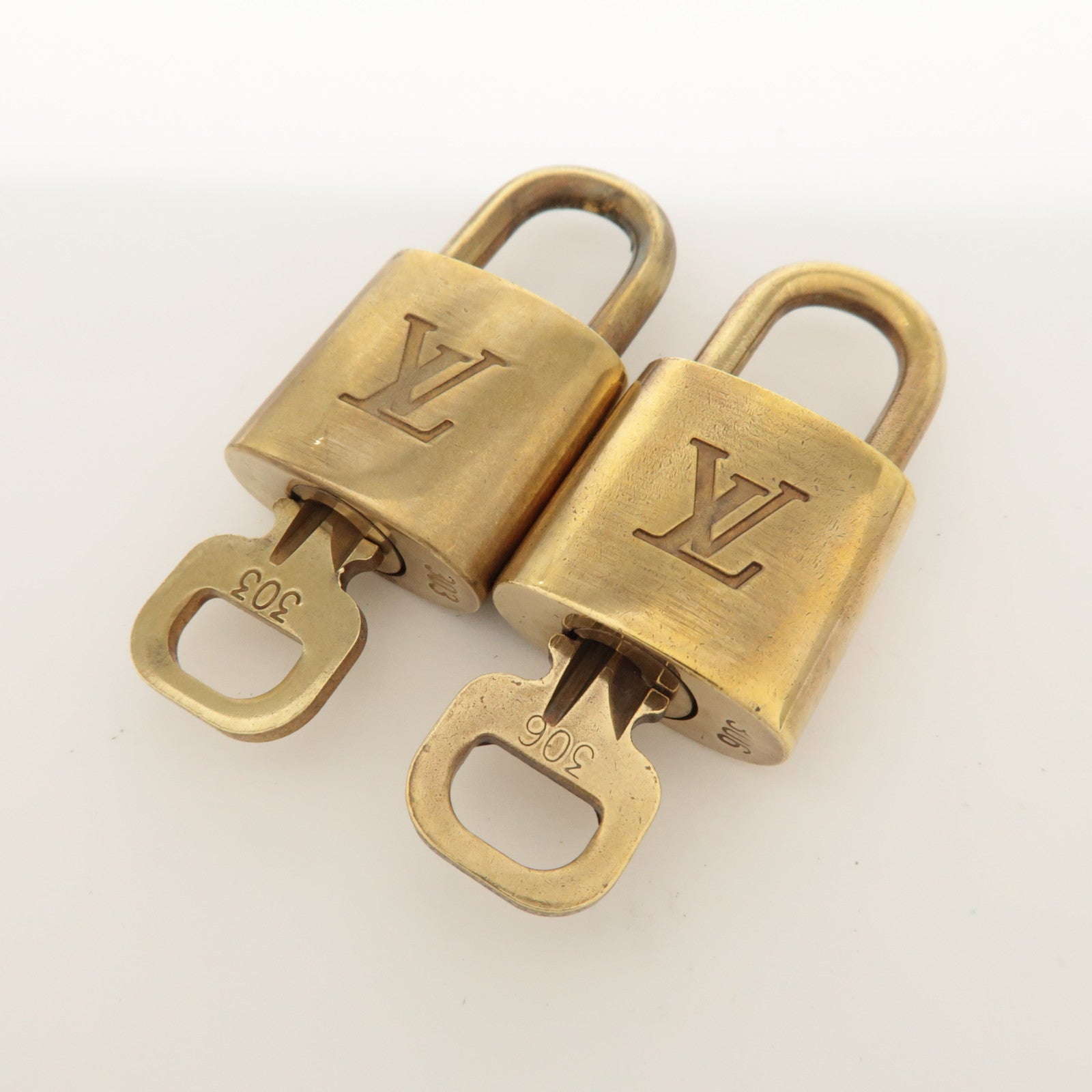 Louis Vuitton Set of 10 Lock & Key Cadena Key Lock Metal Gold Used
