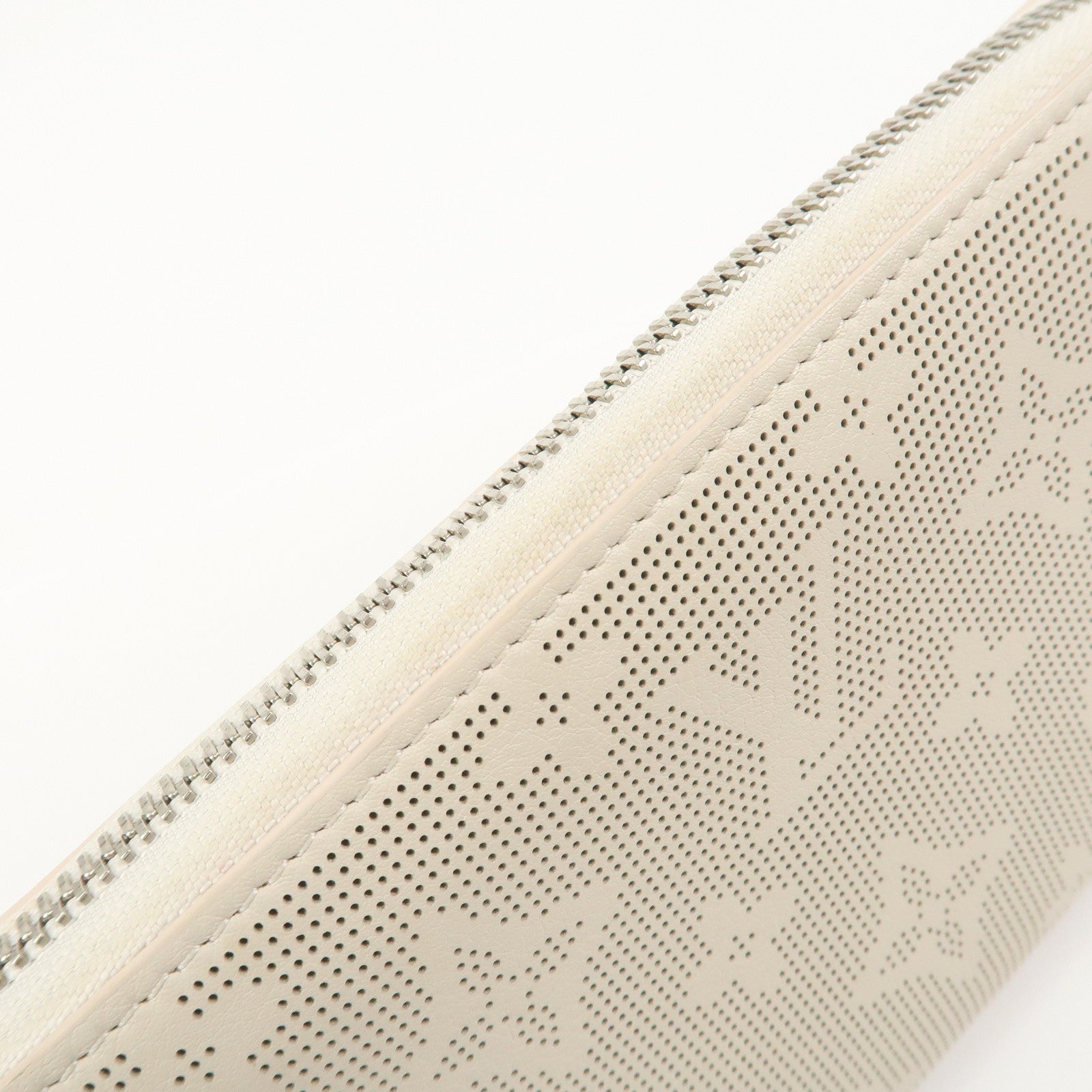 Louis Vuitton Monogram Mahina Reverse Round Zippy Wallet M83029