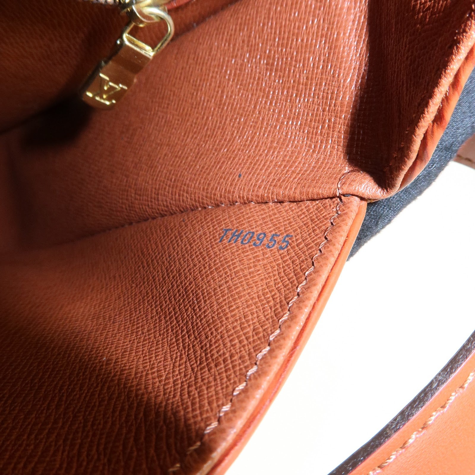 Louis Vuitton Epi Saint Cloud Shoulder Bag Kenya Brown M52193