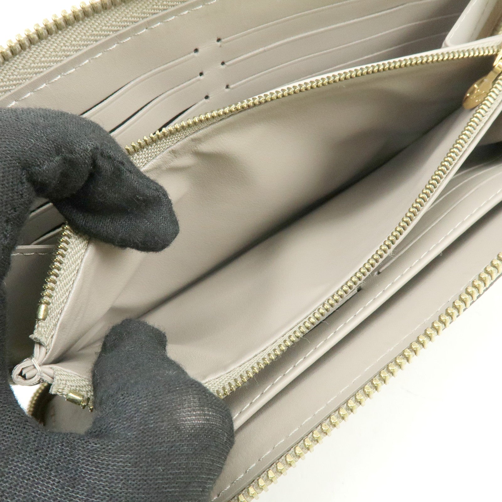 Louis Vuitton Suhali Leather Zippy Long Wallet Vérone M93028