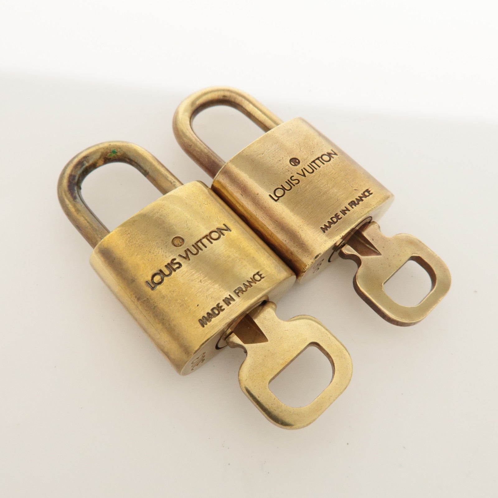 Louis Vuitton Set of 10 Lock & Key Cadena Key Lock Metal Gold Used