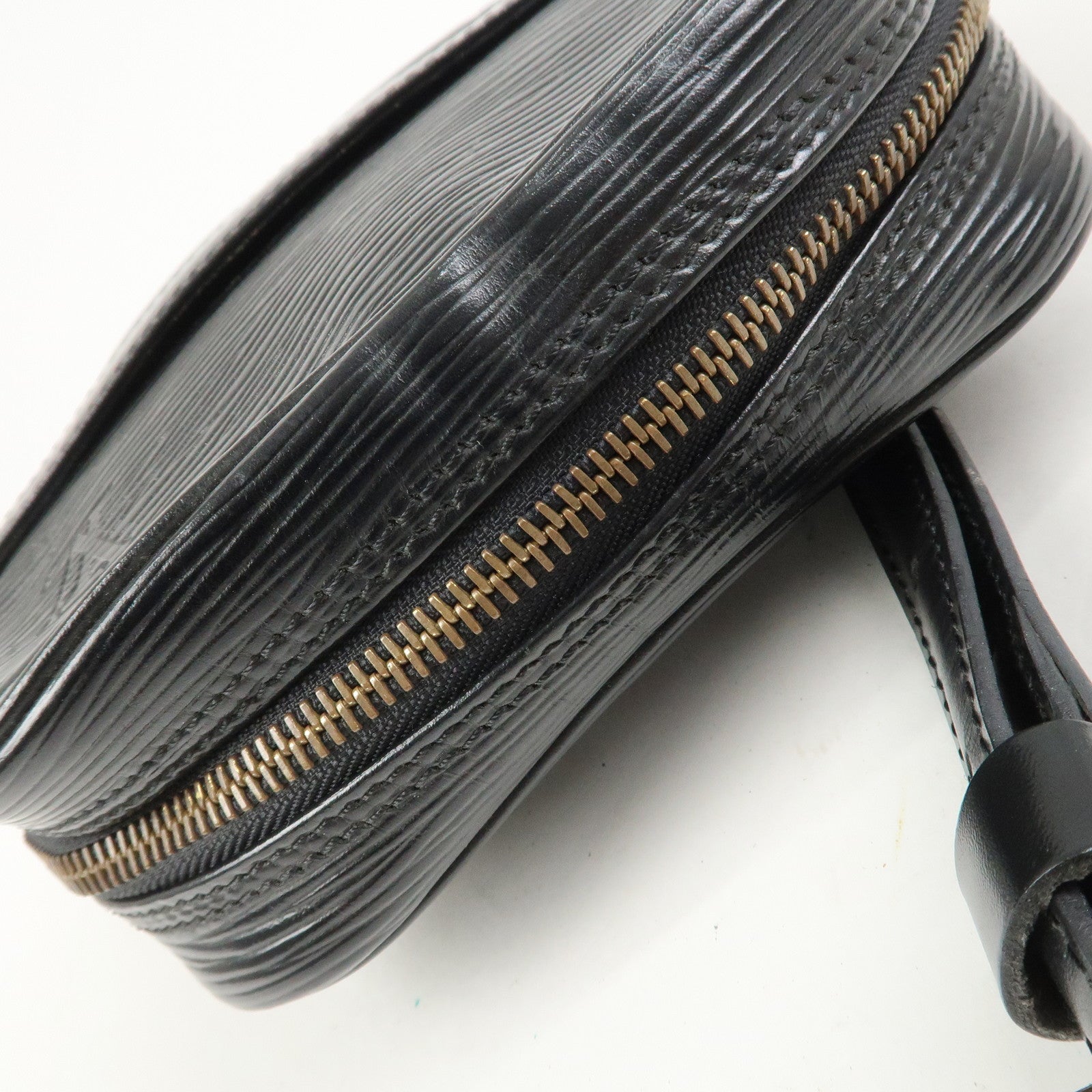 Louis Vuitton Epi Danube Shoulder Bag Crossbody Bag Noir M45632